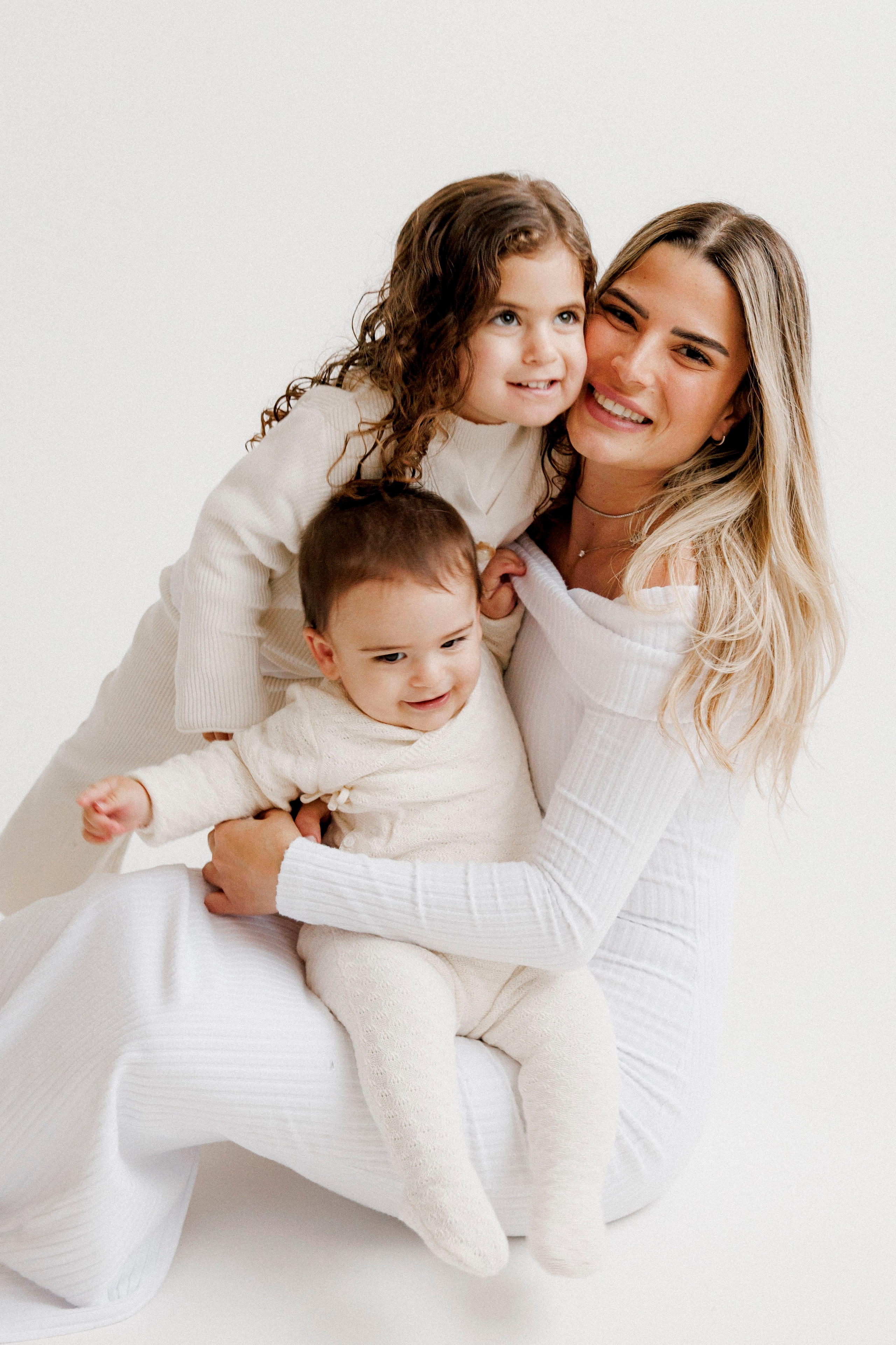 Family photoshoot in White Studio. Wedding and family photographer