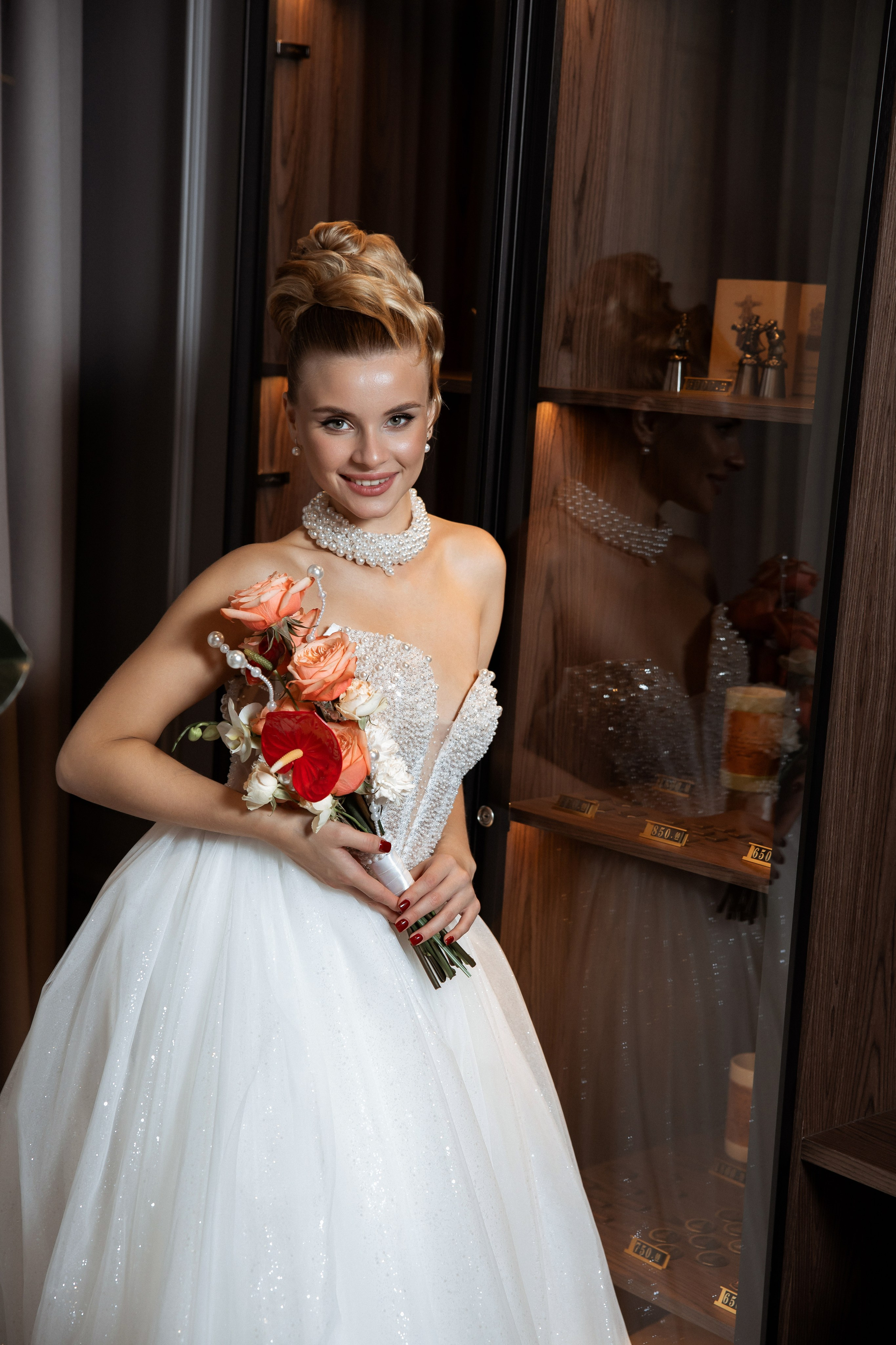 Локация отель Акрон платья салон Свадебный Мир модель Арина. Свадебный и семейный фотограф Татьяна Ласкина в Великом Новгороде