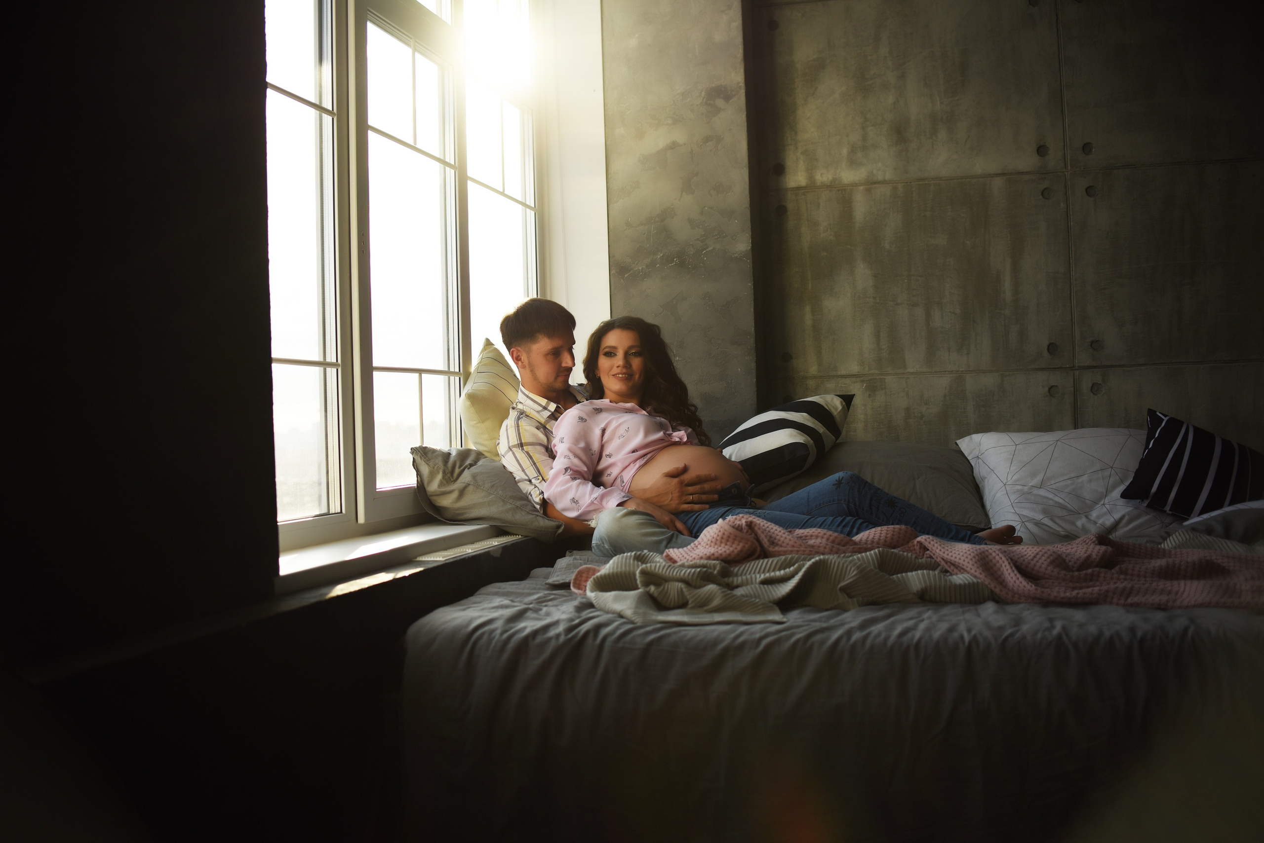 Фотосессия беременности студийная съемка. Свадебный, семейный, детский, контент фотограф в Омске Максим Ильин