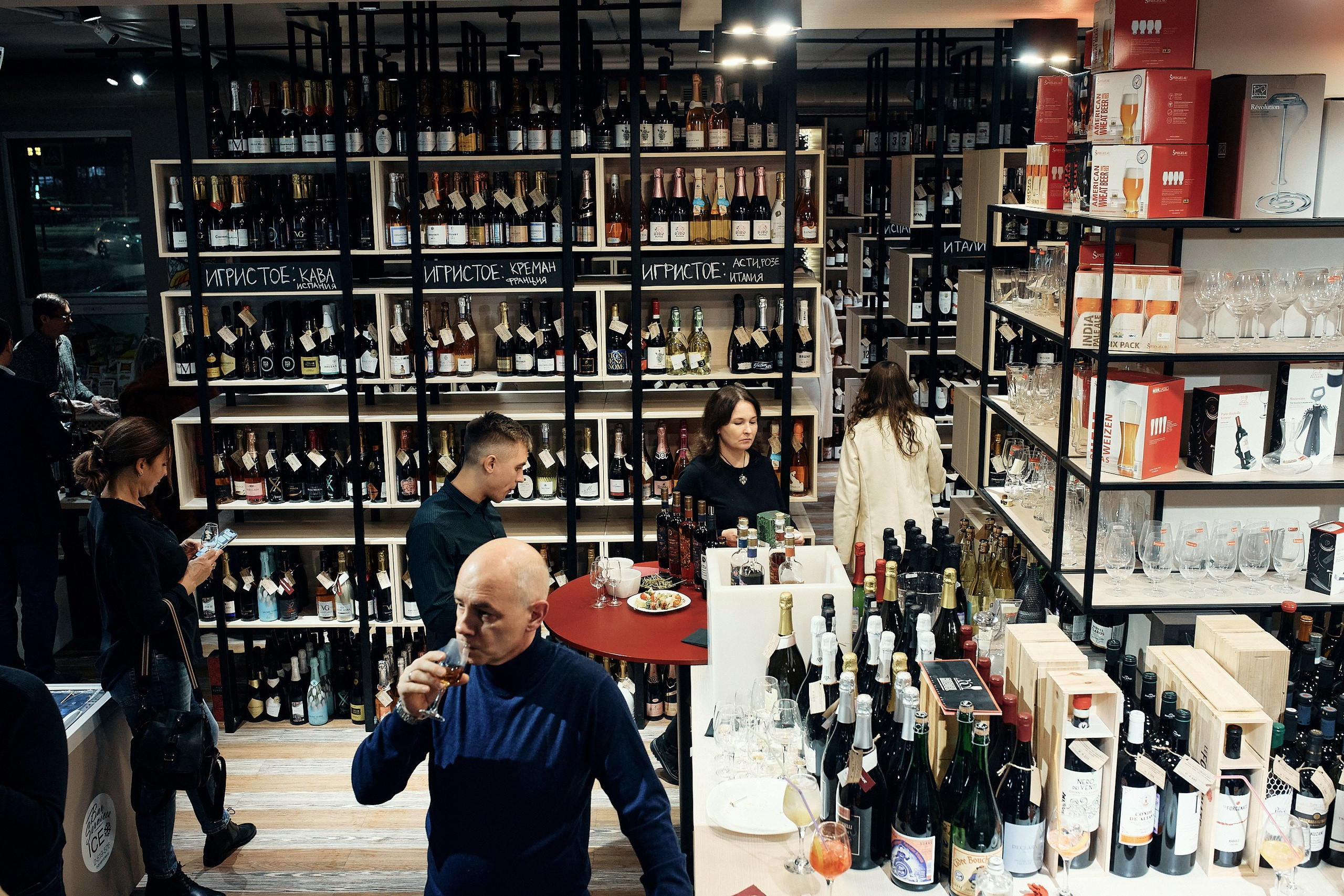 Юбилей магазина О’Вино. Семейный и репортажной фотограф в Красноярске и Москве Виктор Бабинцев
