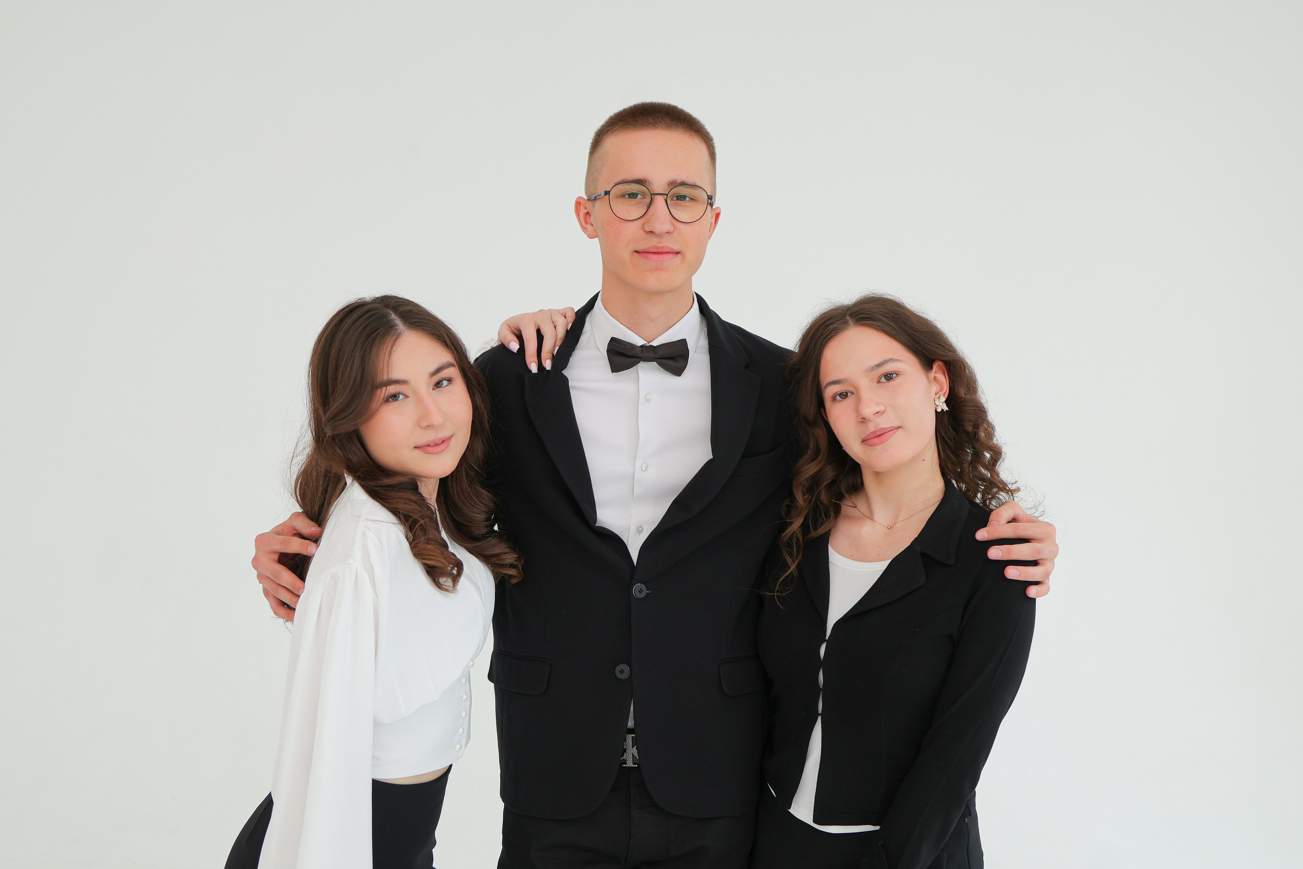 Циклорама 11 класс. Семейный фотограф Тюмень, фотограф на роды Салмина Мария