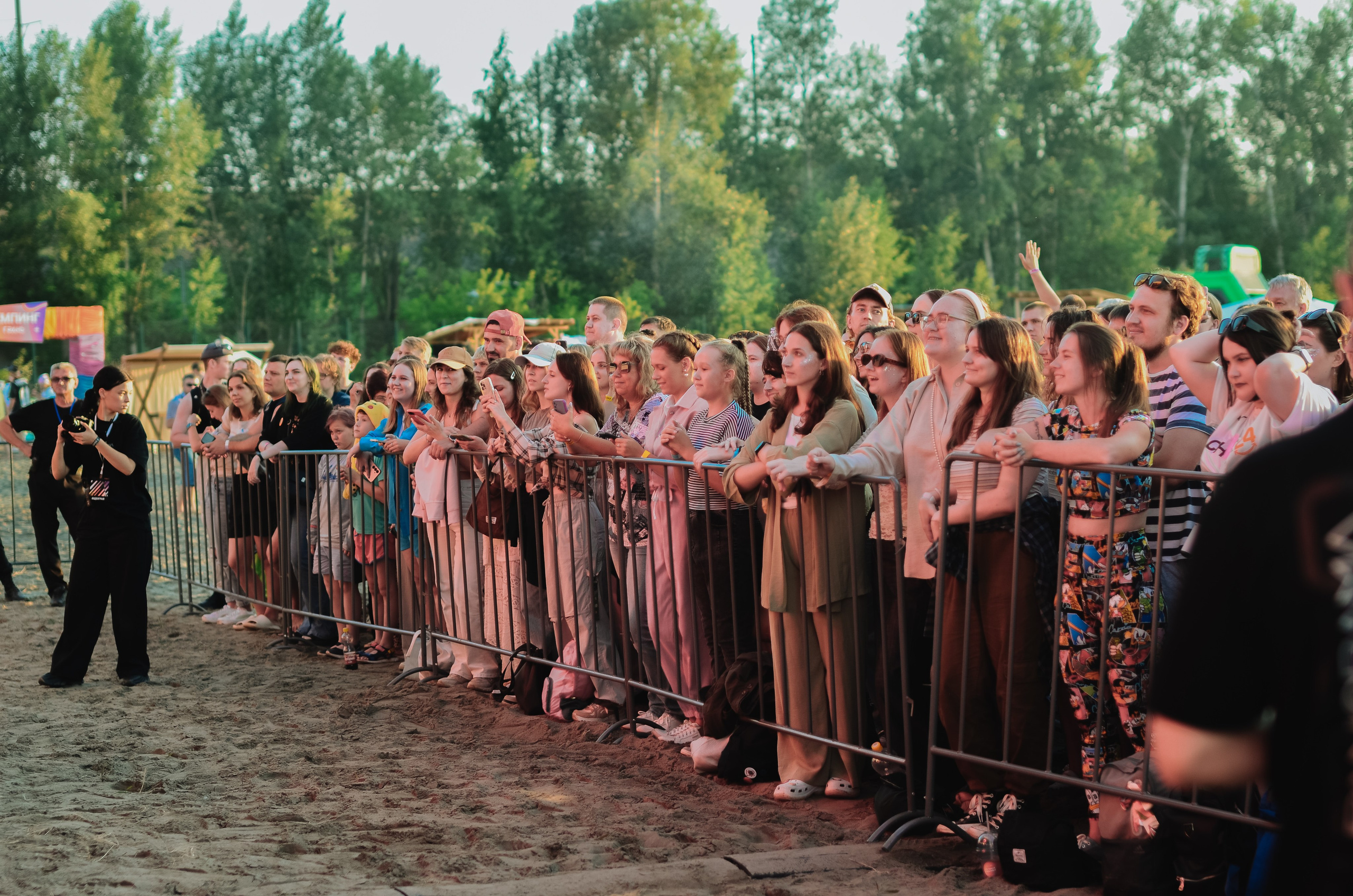 Фестиваль «Грань» 2025. Спортивная площадка. Денисова Аля — фотограф для парных съемок и индивидуальных историй в Барнауле