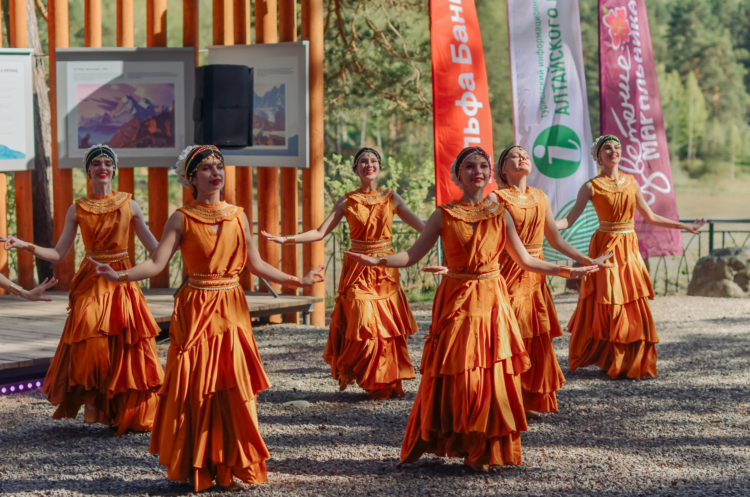 Фестиваль «Цветение Маральника на Алтае 2025». Фоторепортаж. Денисова Аля — фотограф для парных съемок и индивидуальных историй в Барнауле