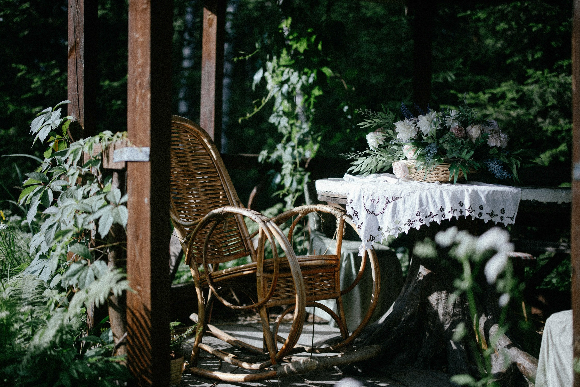 Зал «Сад» фотостудии «Зачарованный Сад» в Екатеринбурге — природная локация для фотосессий. Фотостудия «Зачарованный Сад» в 20 минутах от центра Екатеринбурга