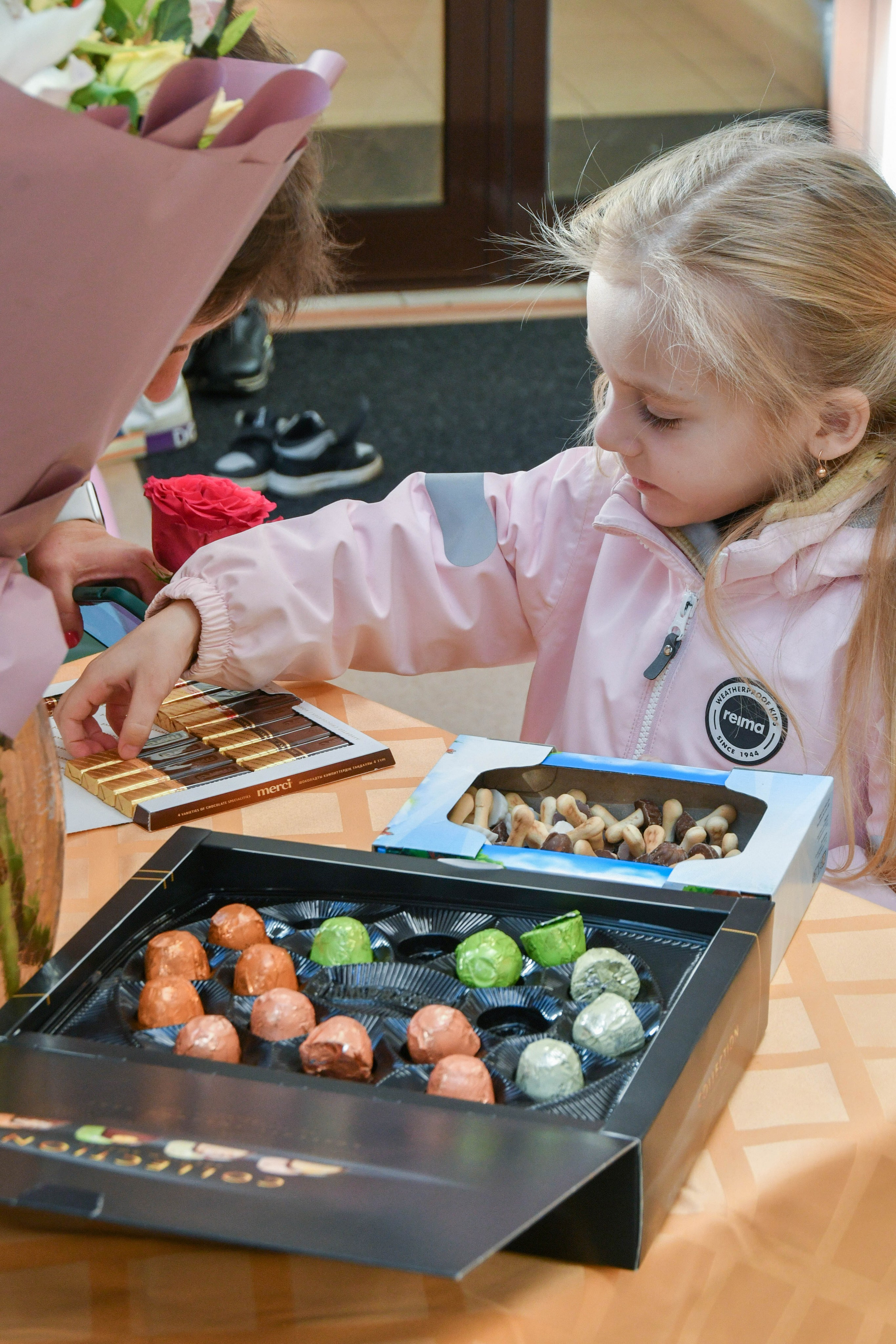 2023 г. День дошкольного работника и прогулка. Репортажный и детский фотограф в Новосибирске