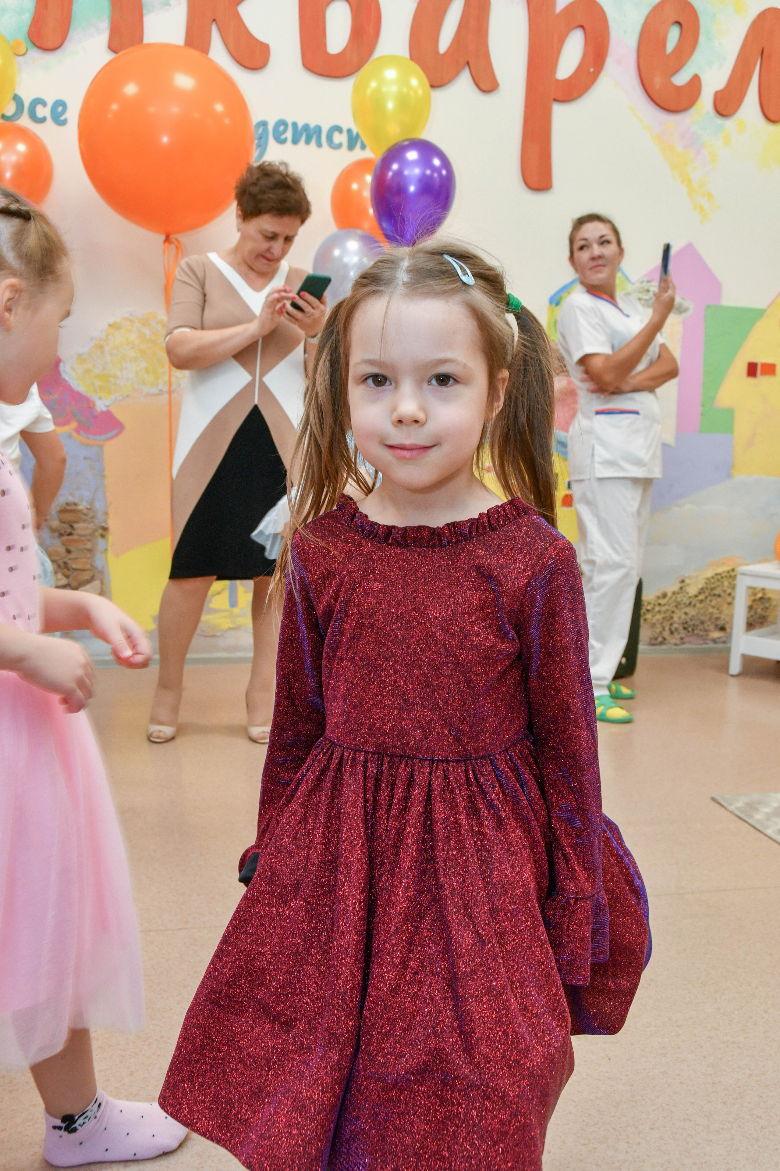 2023 г. День дошкольного работника и прогулка. Репортажный и детский фотограф в Новосибирске