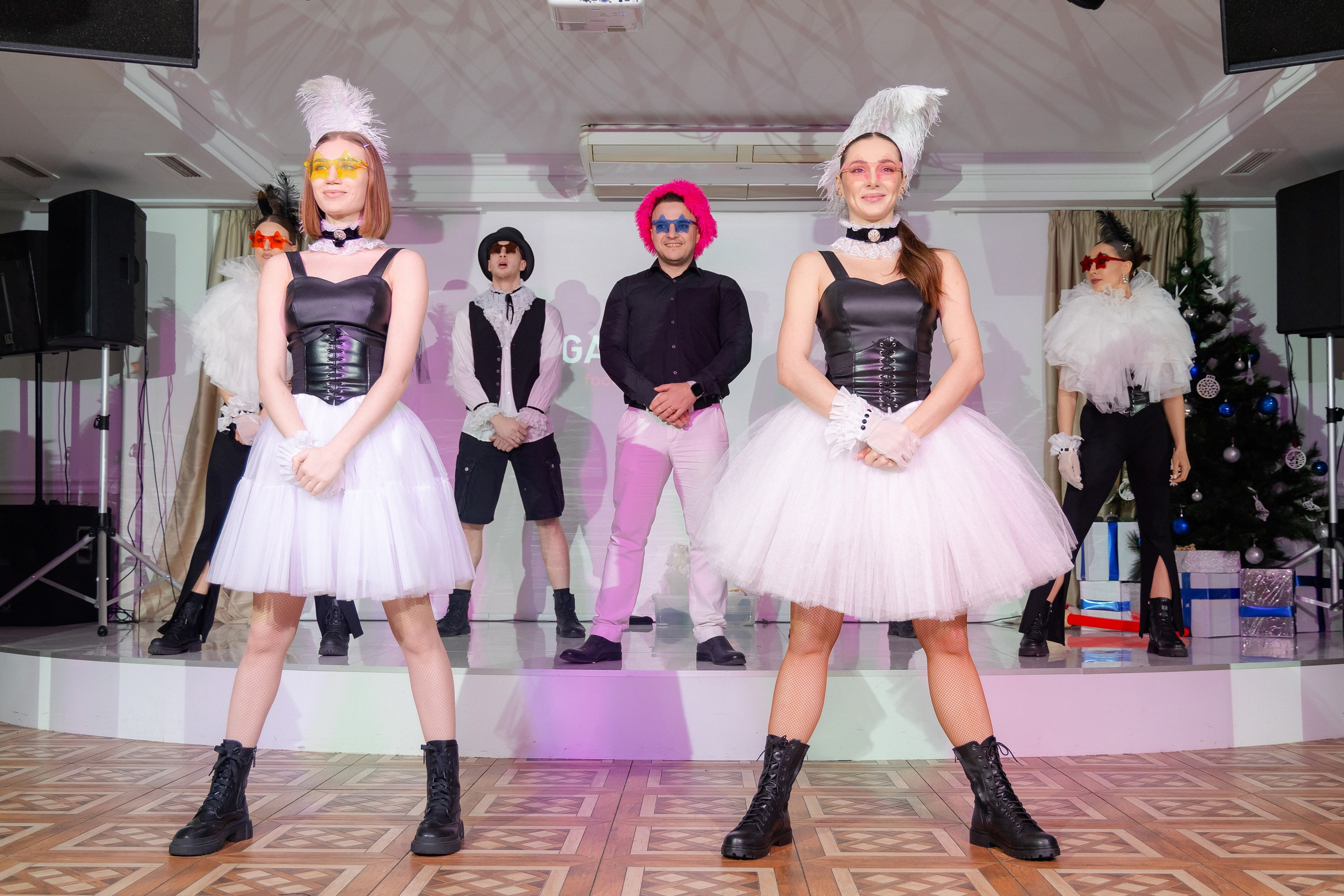 Корпоративная фотосъемка для кафе GARAGE | Новый год 2025 | Минск. Свадебный фотограф в Минске/Беларуси Сергей Спиридонов