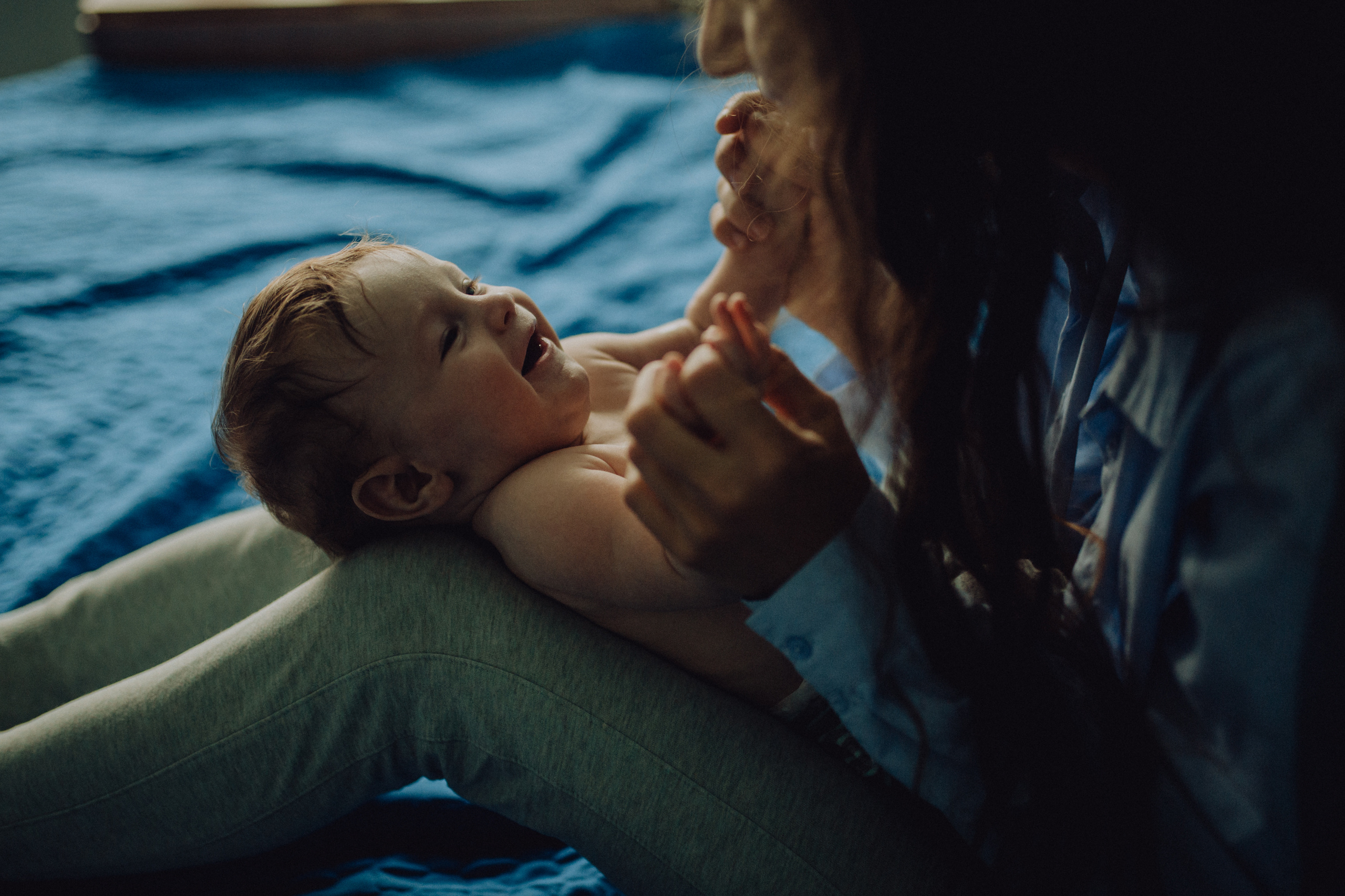 Оля и малыш дома. Семейный, детский фотограф, видеограф. Город Владивосток Рубцова Юлия