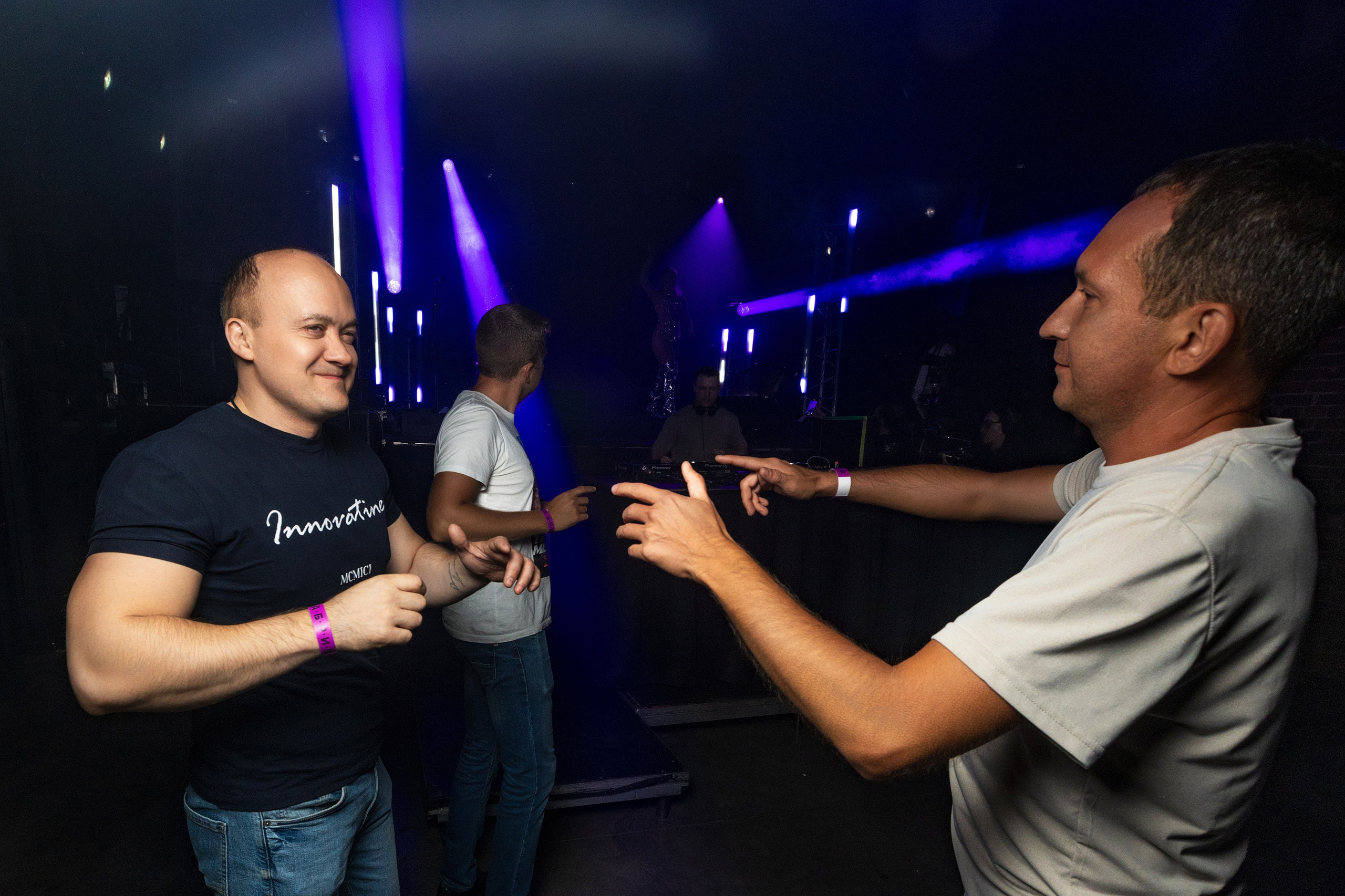 System Reality: Glow! в клубе Фабрика, Екатеринбург. Репортажный фотограф Екатеринбург | Яркий, качественный репортаж | Концерты, клубы, репортаж, праздники, корпоративы