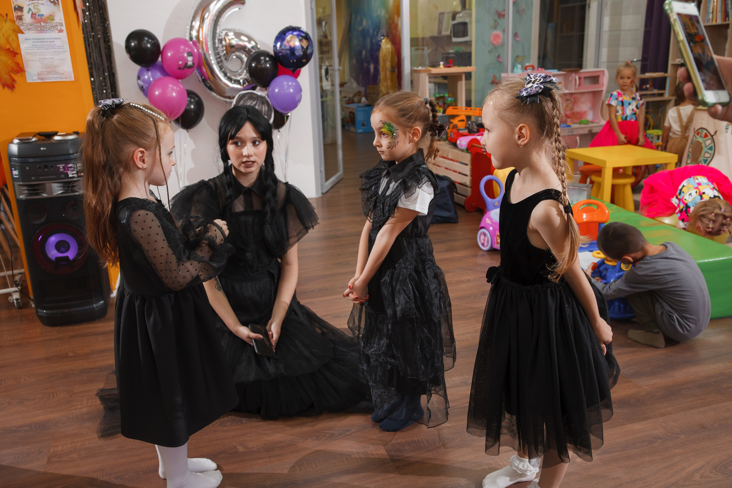 День рождения Маши в стиле «Wednesday». Свадебный и репортажный фотограф (Москва, Королев и другие)