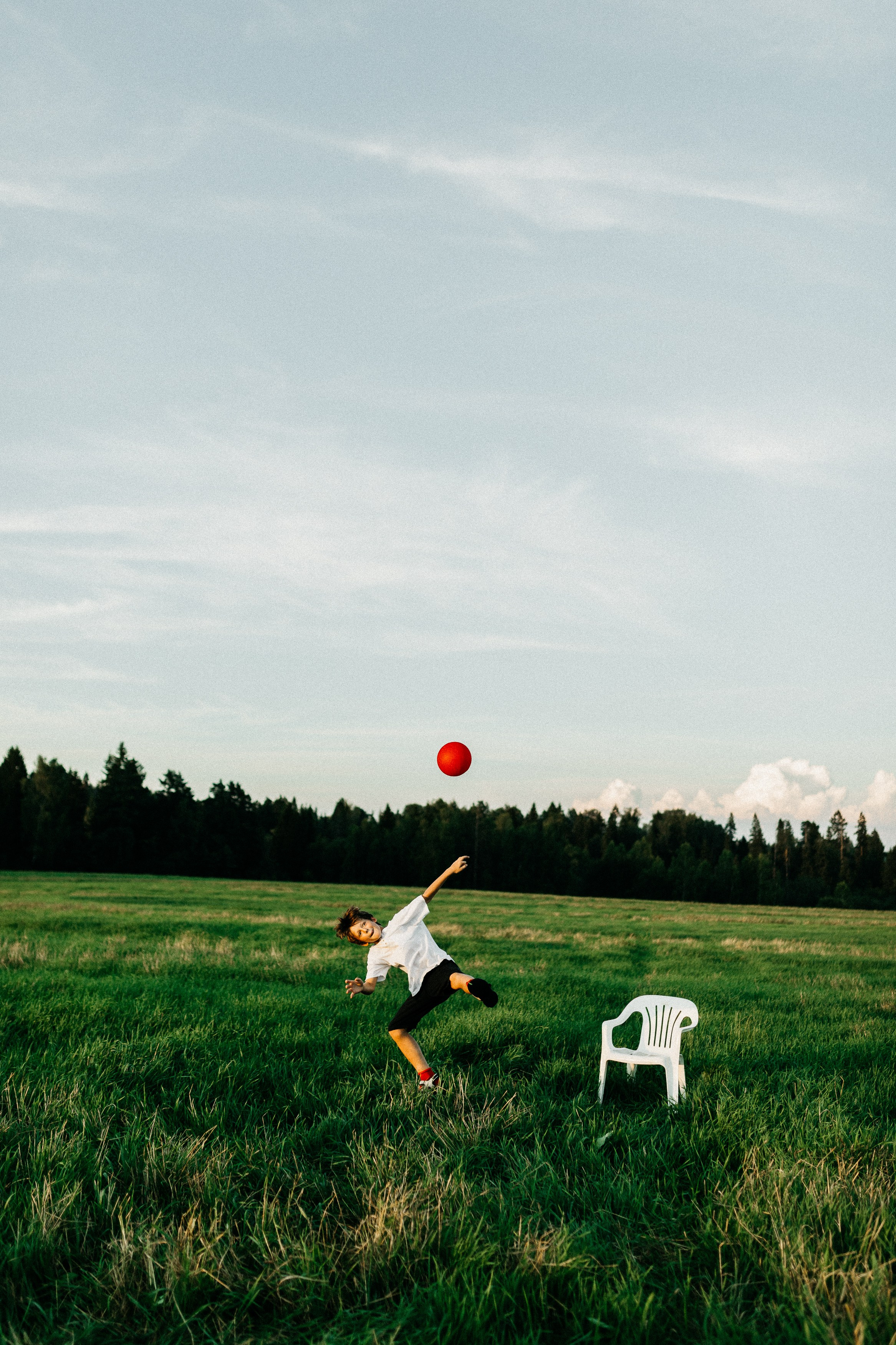 Фотосессия с красными мячами. Семейный фотограф Маша Тимофеева | Москва