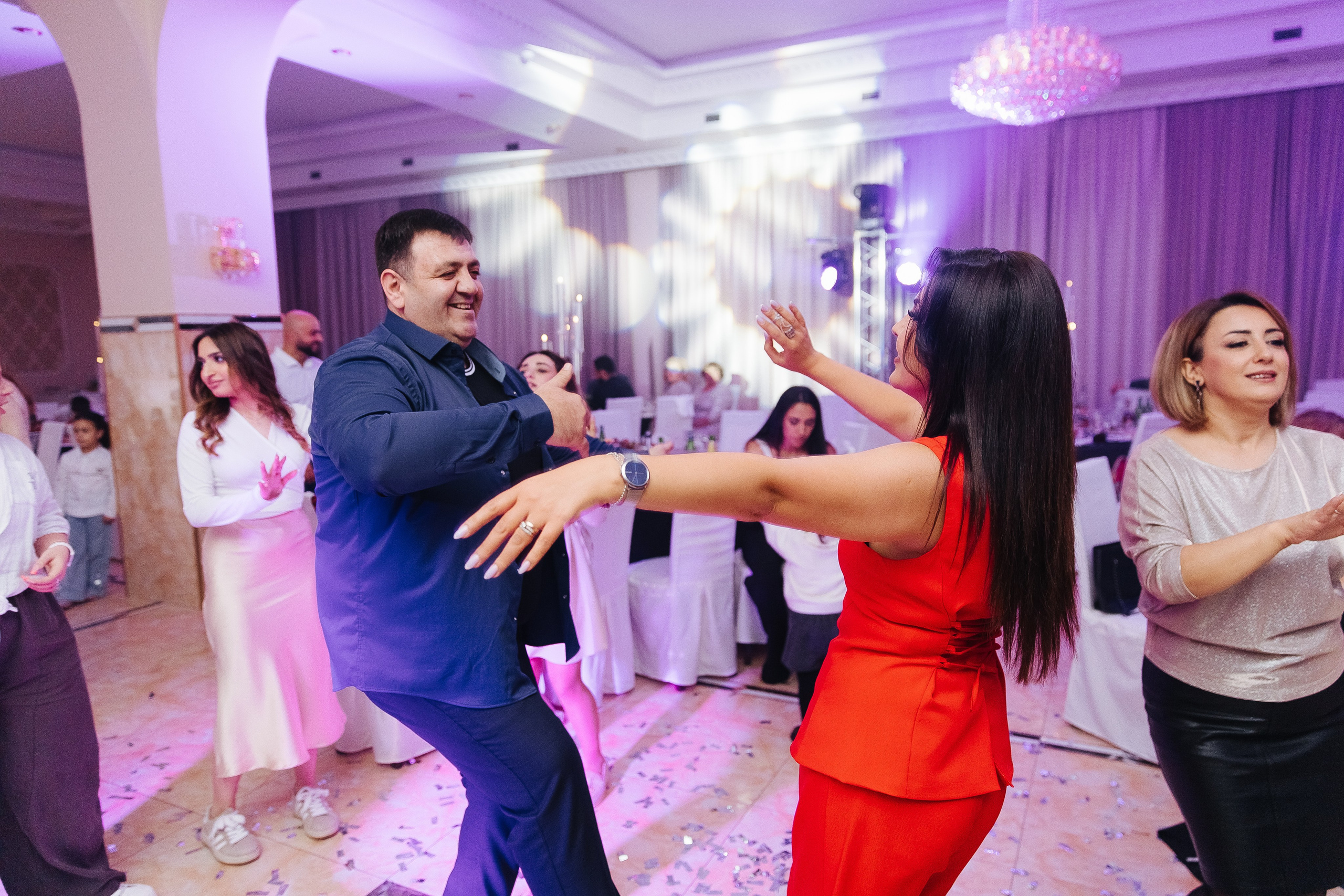 Ани и Назели. 35&5 День рождения, «Янтарь». Фотограф в Красноярске Надежда Воскресенская