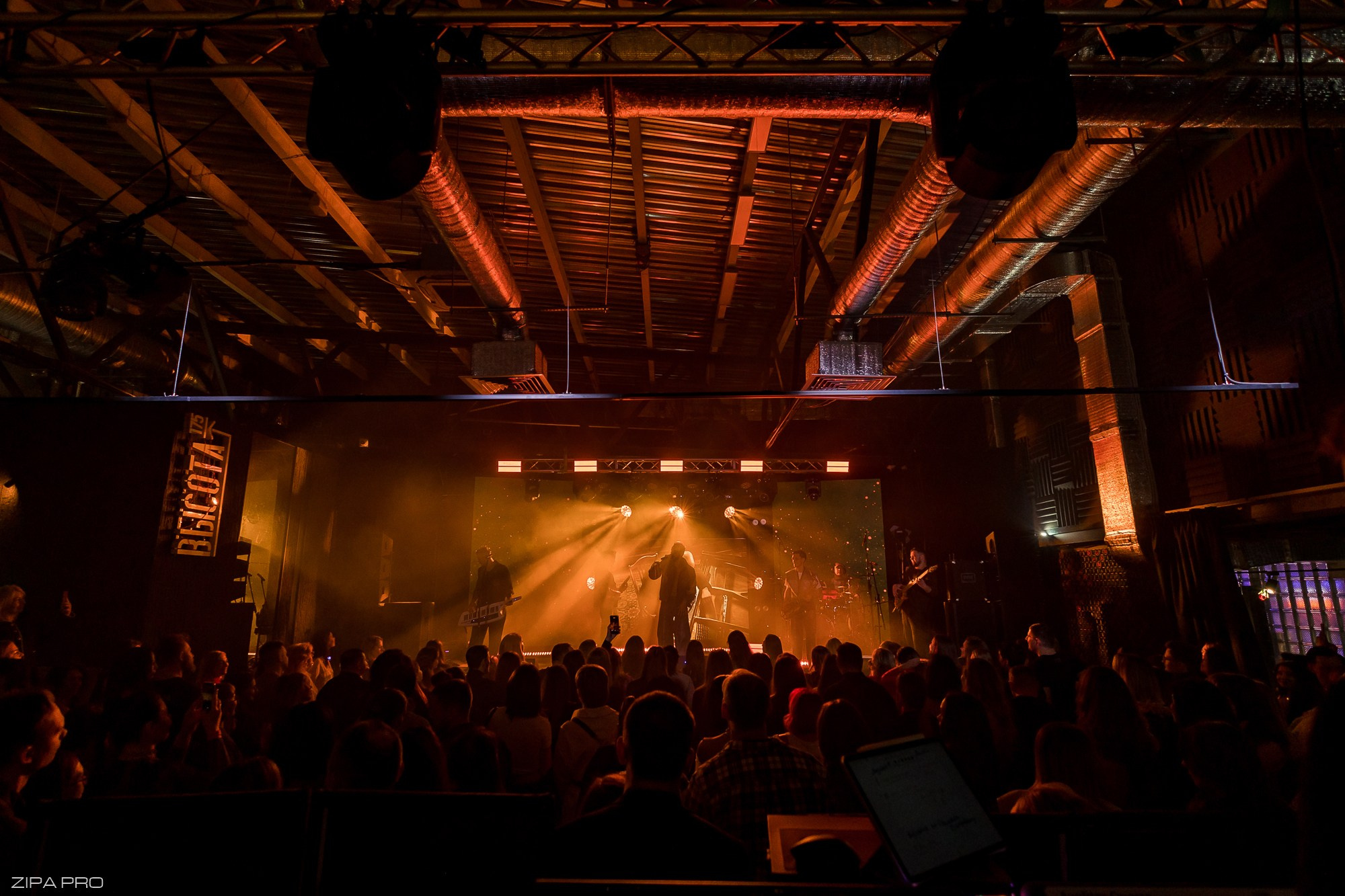 Сольный концерт кавер-группы «Балбесы». Фотограф Zipa Pro