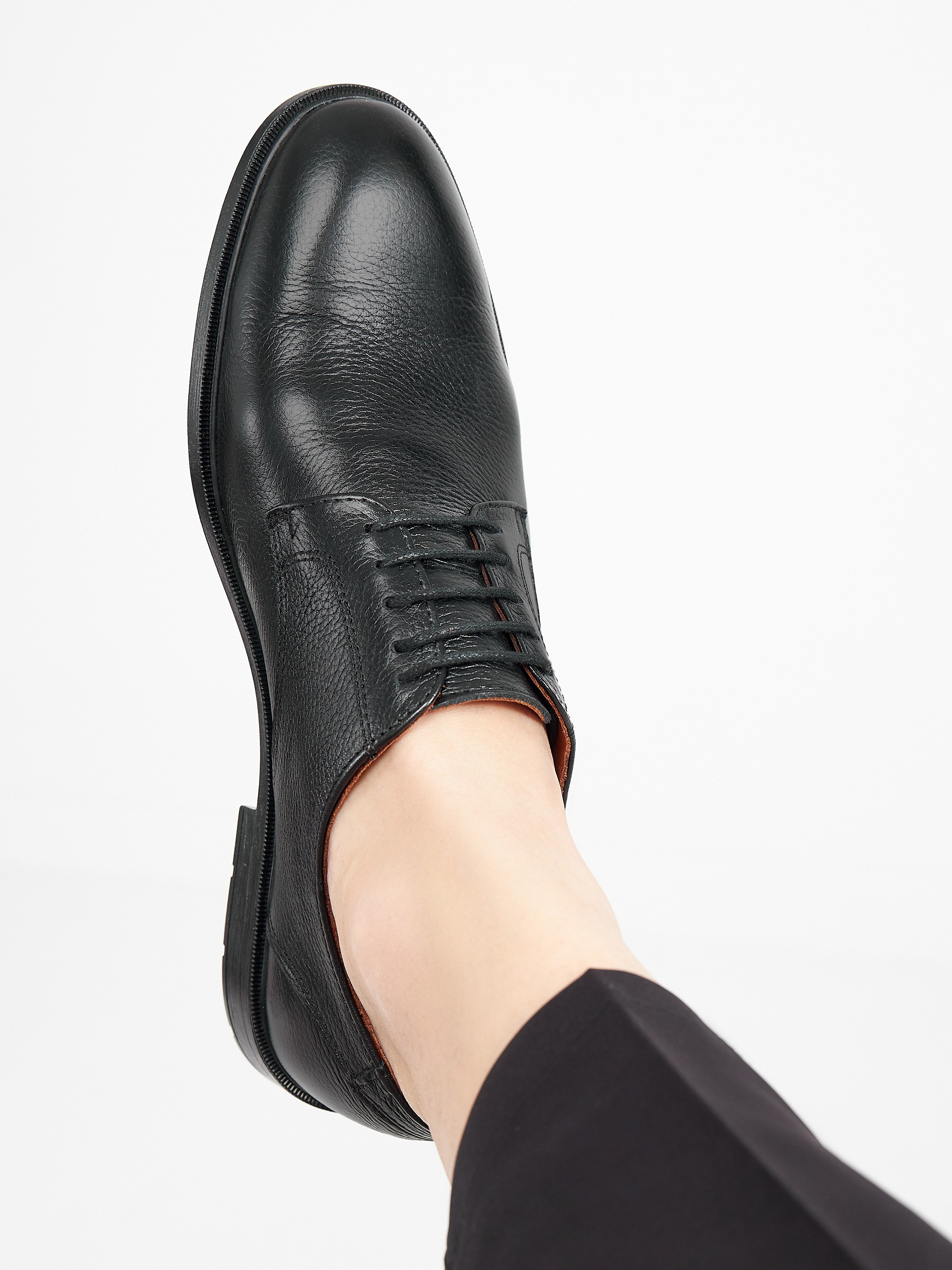 Фотосъемка обуви на модели для маркетплейсов. Алексей Темнов — фотограф в Пятигорске