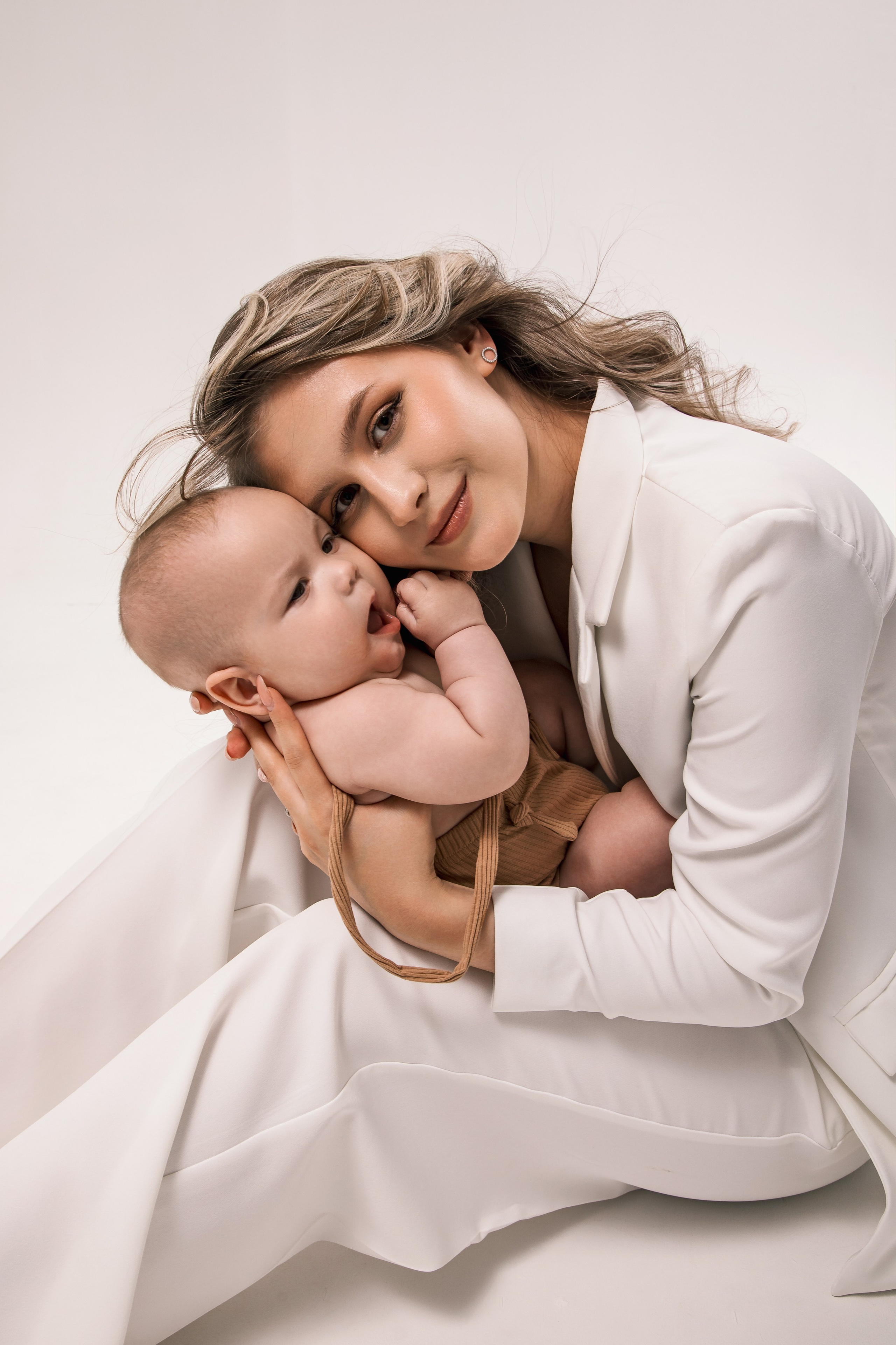 Мама и малыш. Фотограф Беременности и Новорождённых в Кемерово