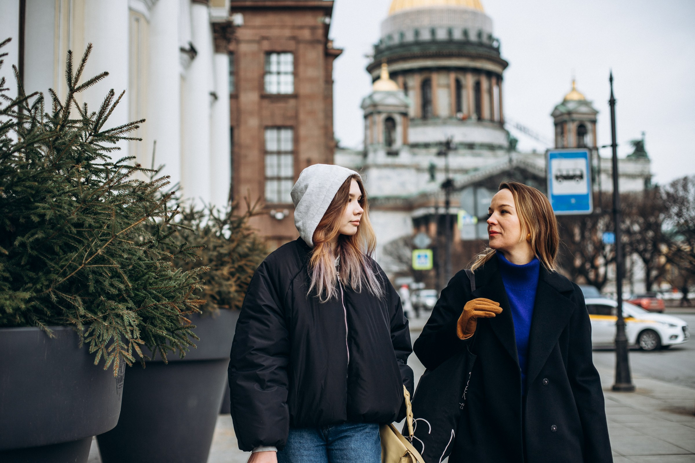 Наталь и Анастасия в марте. Фотопрогулка в Петербурге. Индивидуальный и семейный фотограф в Санкт-Петербурге