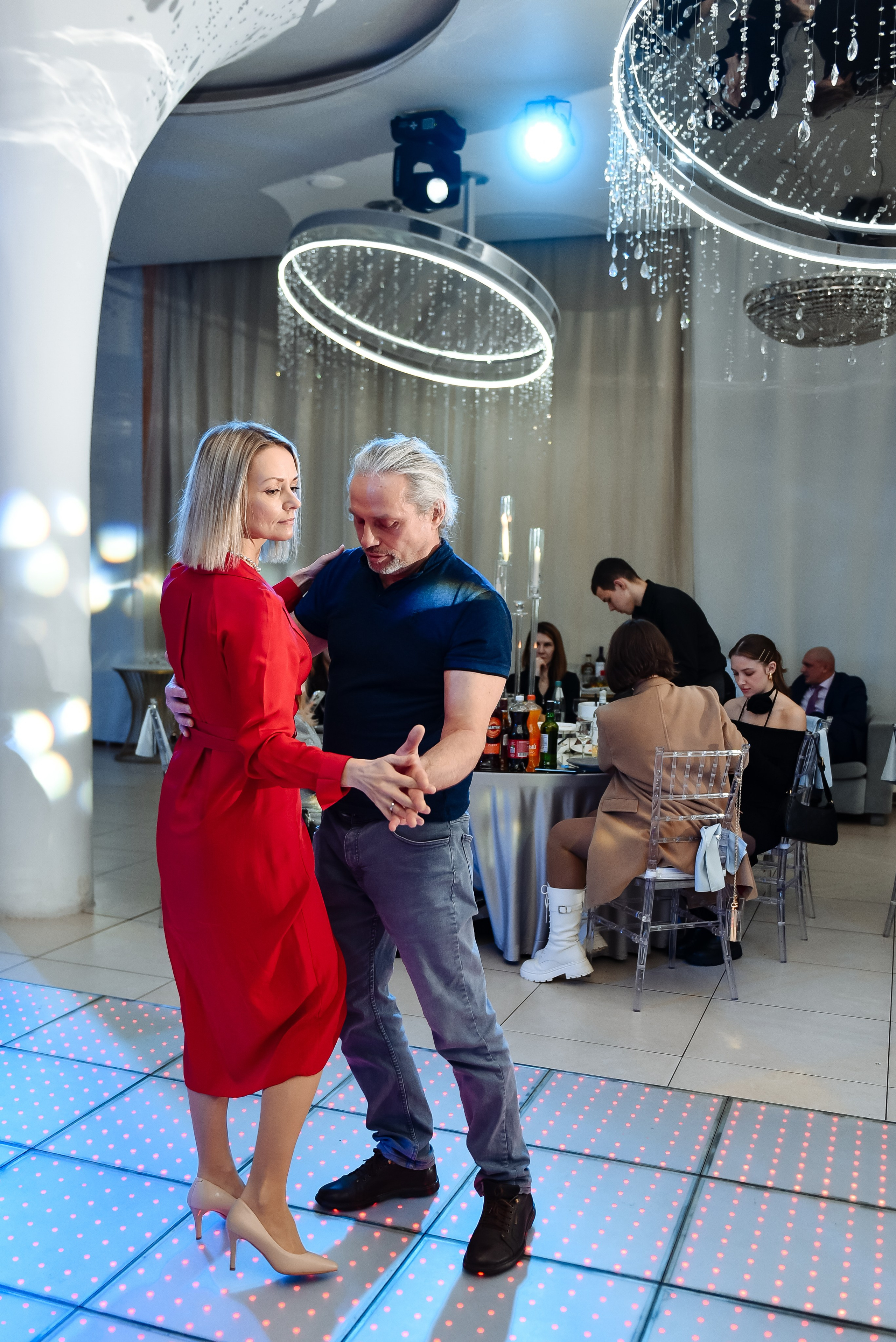 Новогодний корпоратив в ресторане Nebesa. Анастасия Петрович фотограф, фотокорреспондент в Москве и Санкт-Петербурге. Фотосъёмка репортажа, мероприятия, корпоративная съёмка, контент