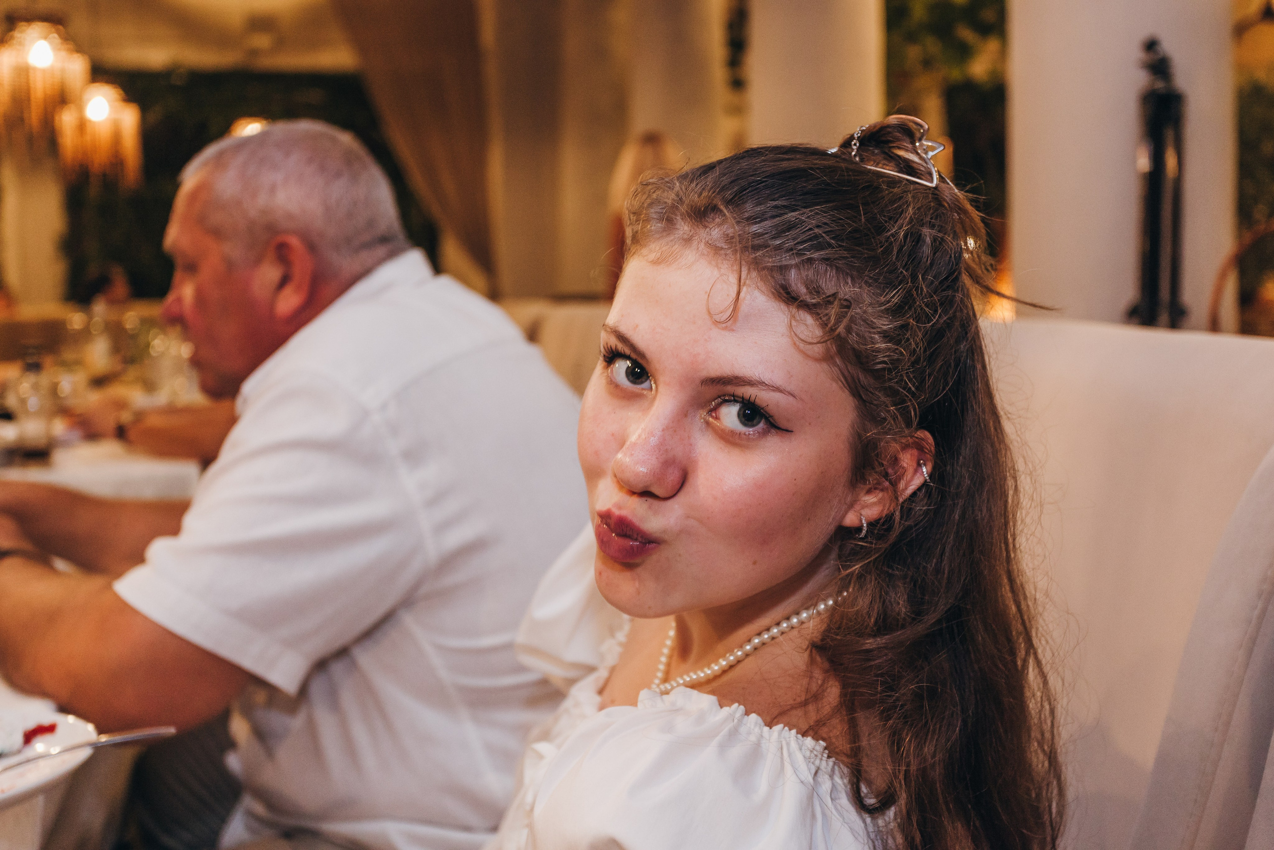 День рождение в уютном ресторане. Фотограф Денис Денисов