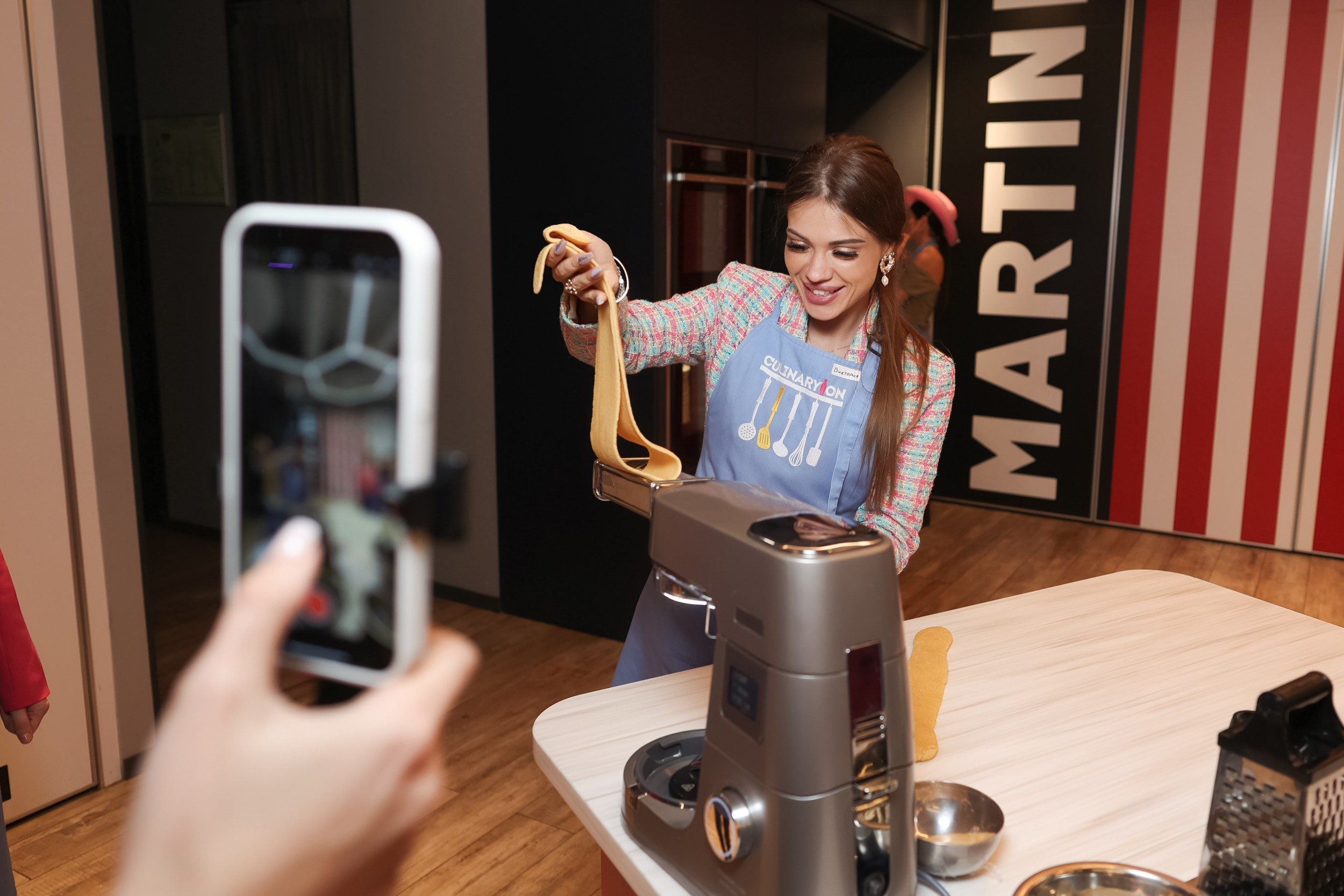 Вечеринка 8 марта в EventyOn. Репортажный фотограф видеограф в Москве Ольга Плаксина