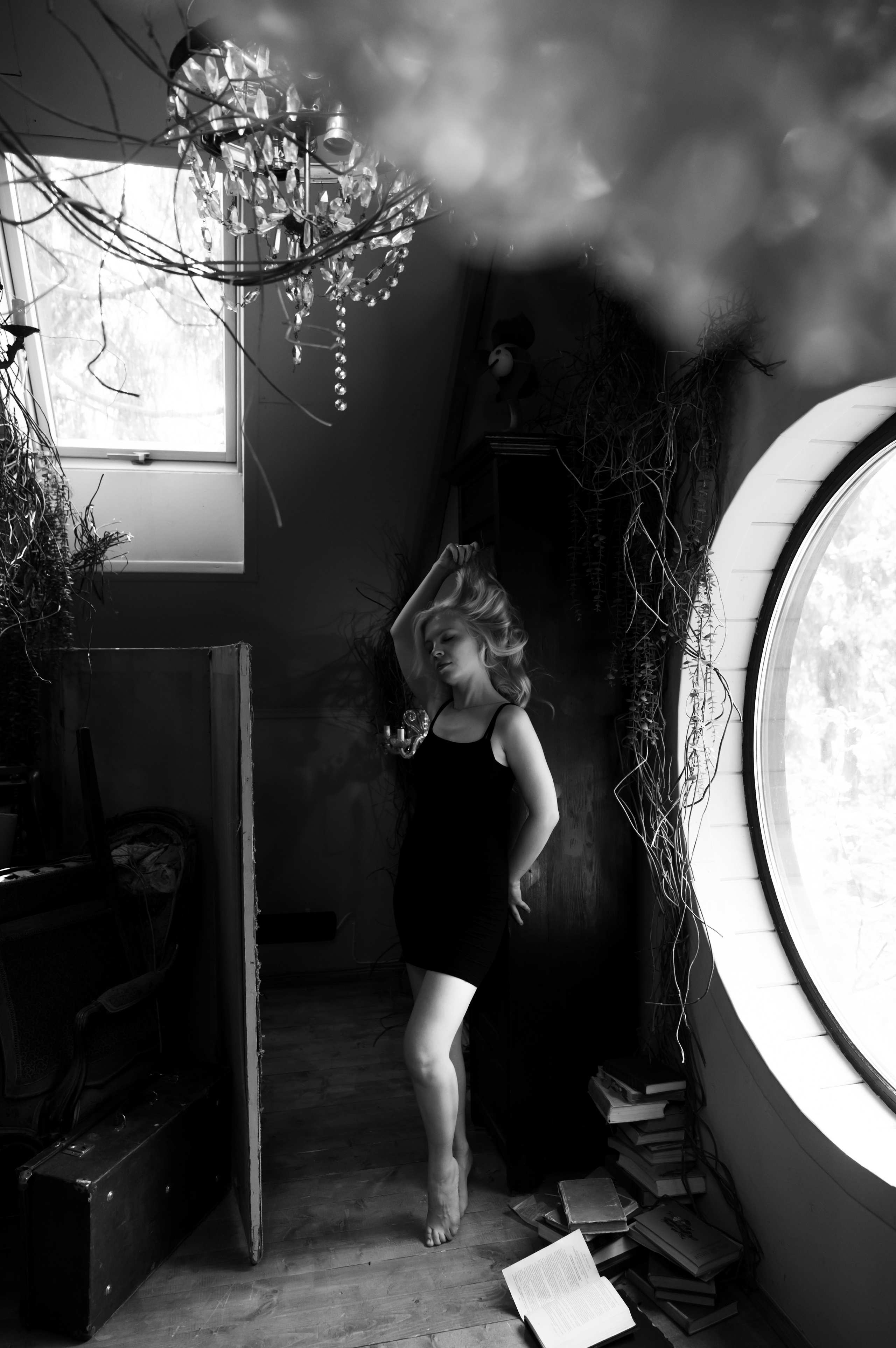 Катя. Заброшенный чердак. Фотограф Марина Росси