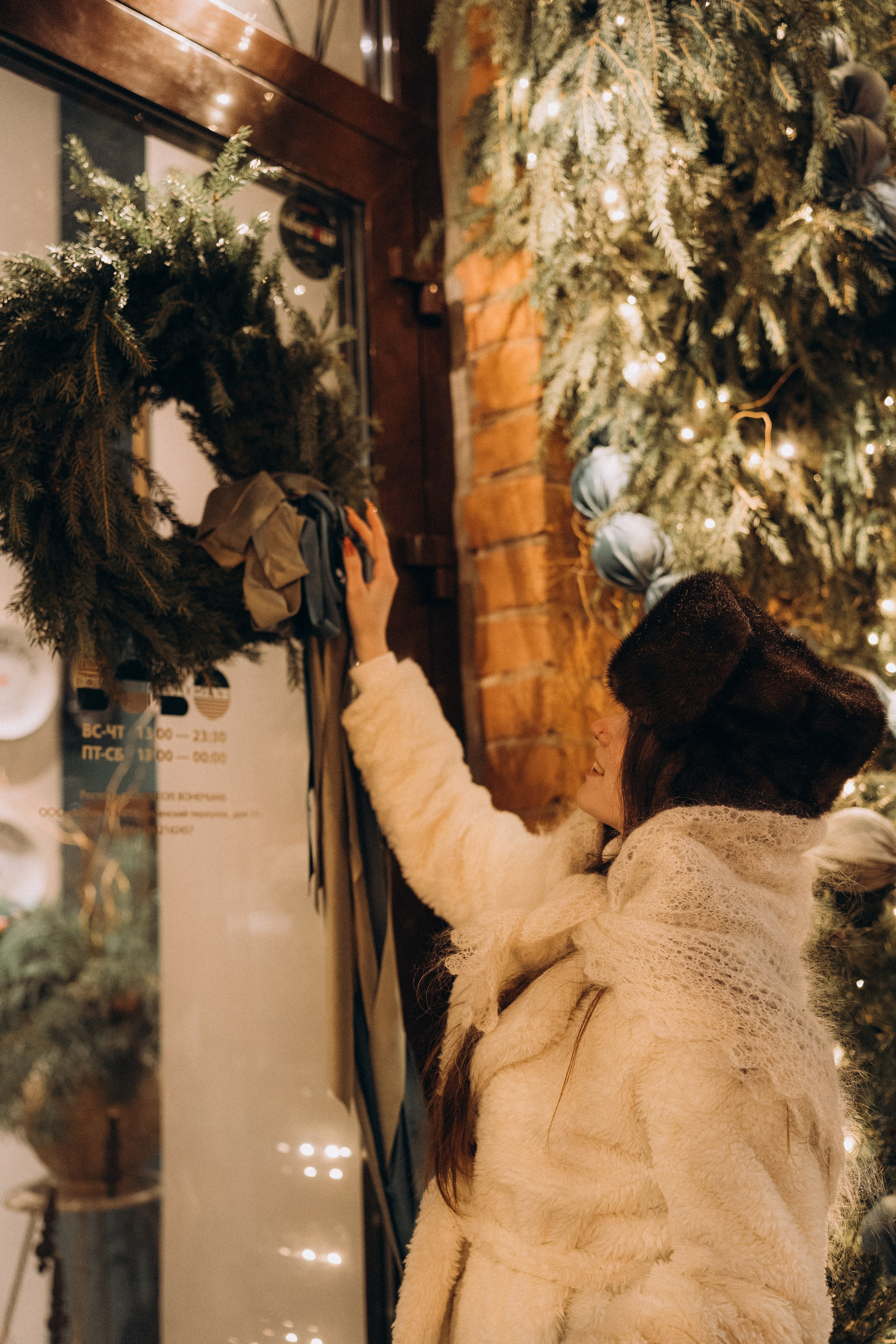 НОВОГОДНЯЯ ПРОГУЛКА ПАРЫ ПО ЧЕРНЫШЕВСКОЙ ПЕРЕД НОВЫМ ГОДОМ. Профессиональный фотограф, Санкт-Петербург — Виктория Богомолова