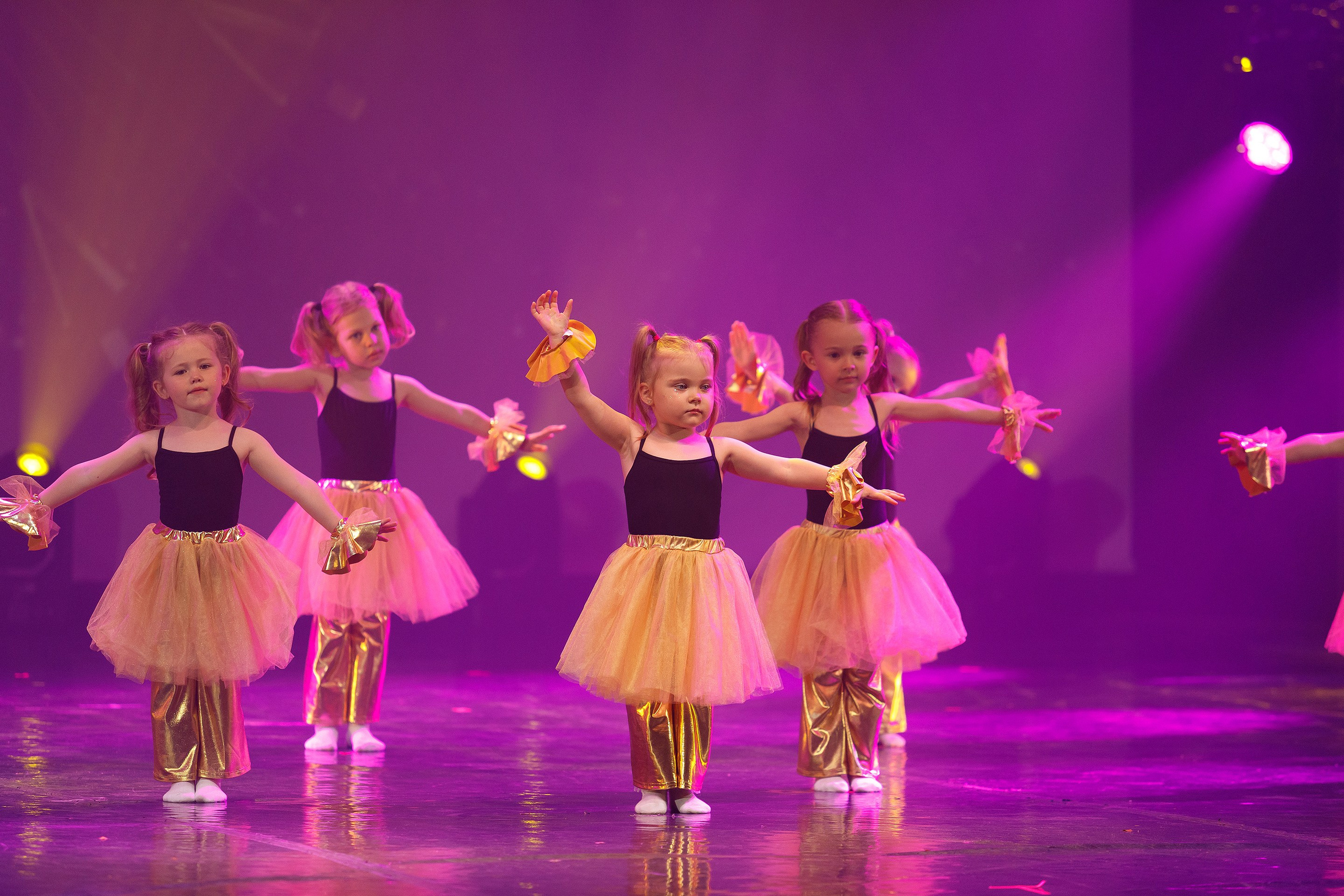 Репортажная фотосъемка отчетного концерта. Профессиональный фотограф в Новосибирске