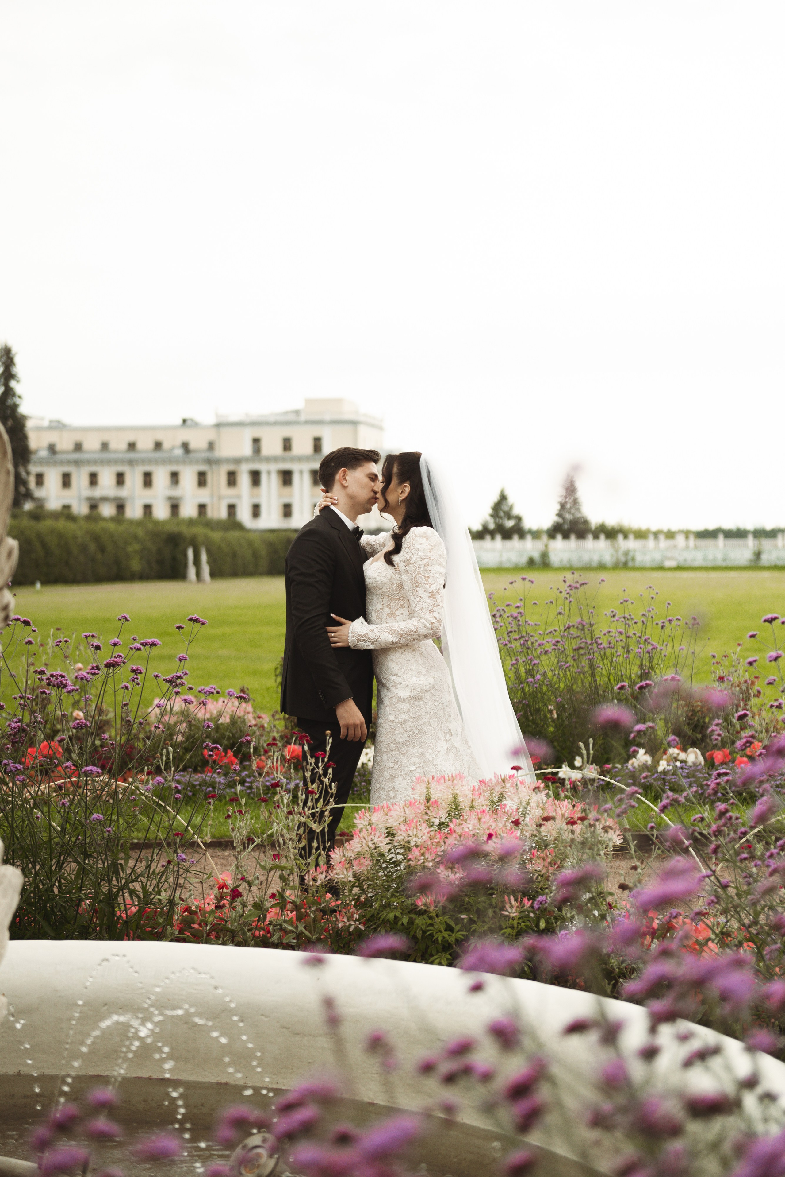 Свадебная фотосессия в Архангельском. Фотограф Москва Настя Профотовна. Репортажные, свадебные и контент фотосессии