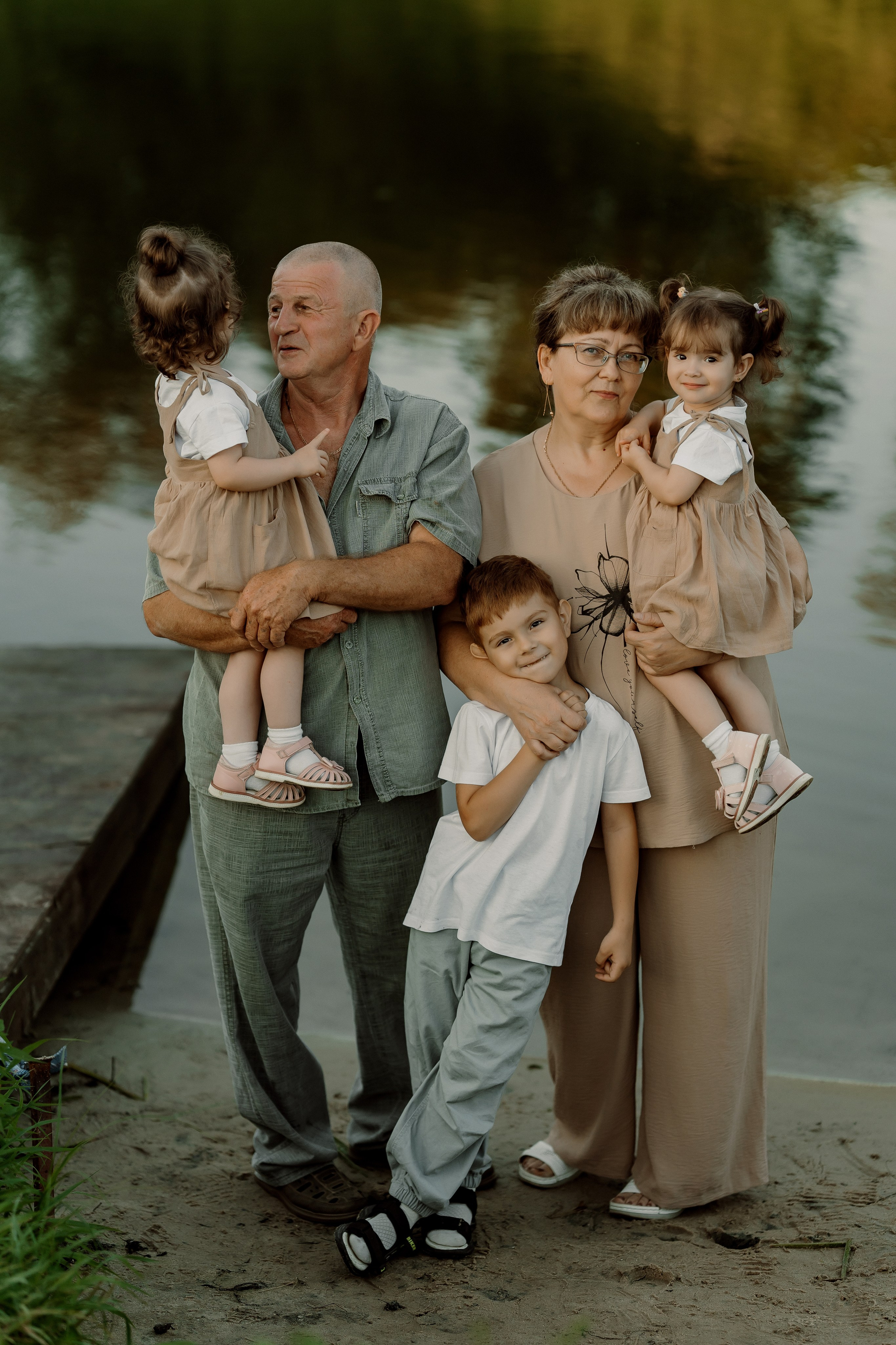 Съемка с внуками. Свадебный и индивидуальный фотограф в Суворове Клюева Мария