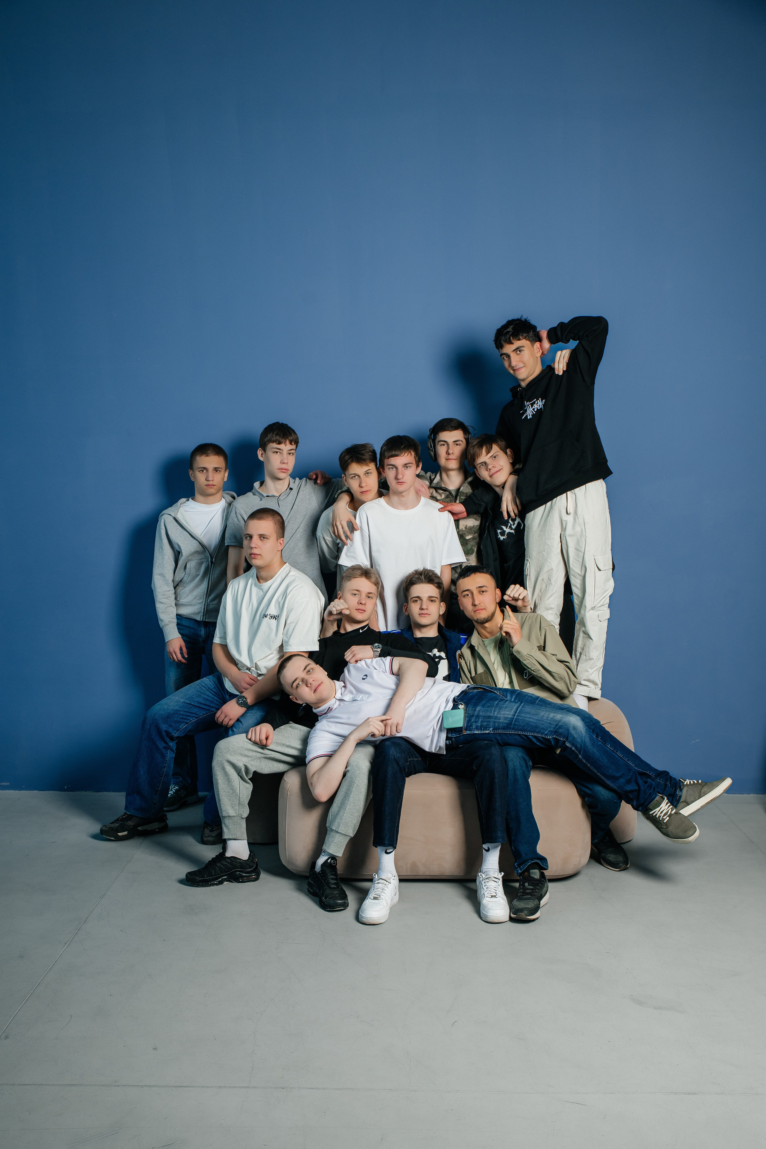 Школа № 16 — Владивосток 2025. Фотограф Ярмишко Дарья. Выпускные фотокниги