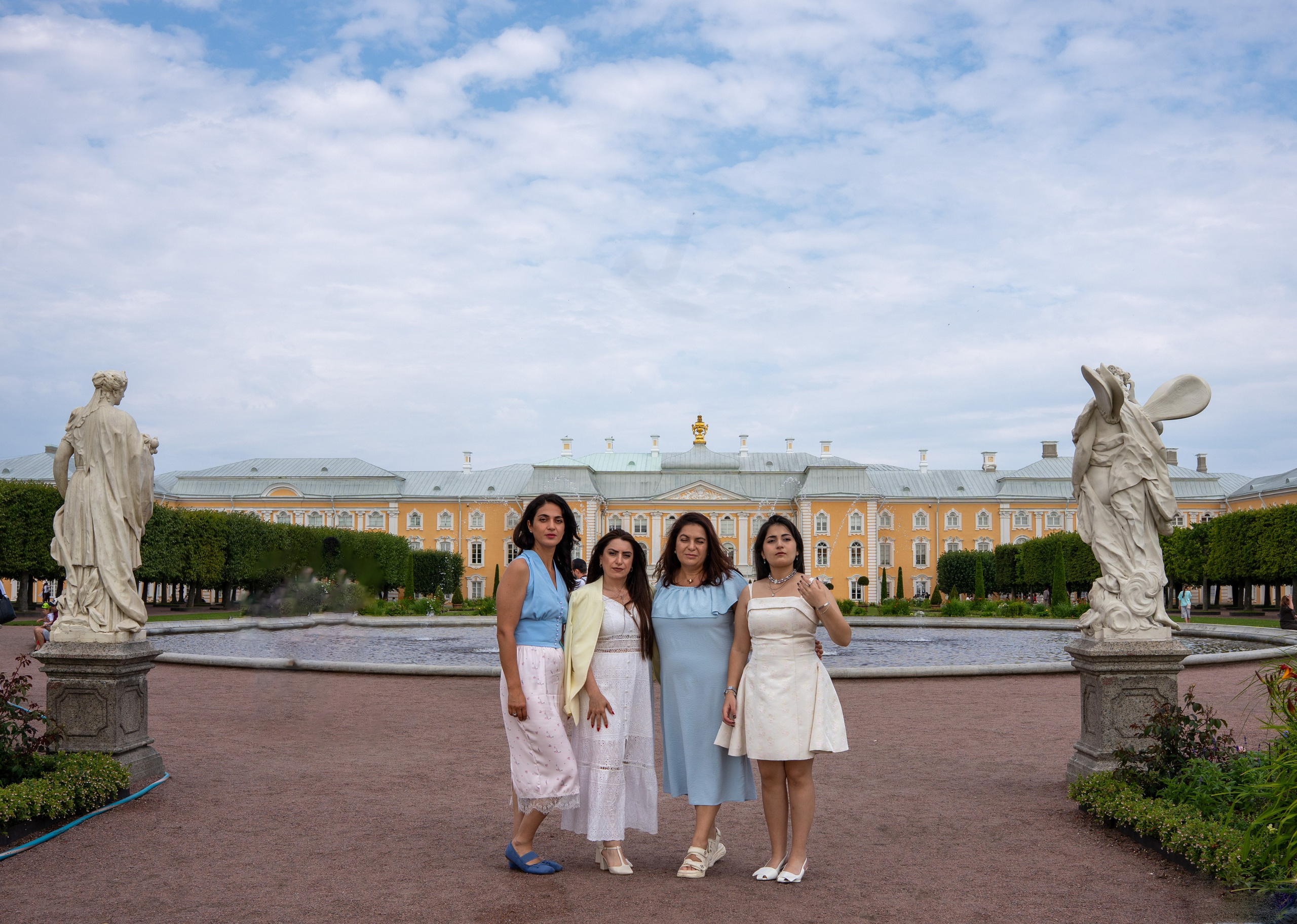 Фотосессия в Петергофе. Студийный и портретный фотограф в САНКТ-ПЕТЕРБУРГЕИрина Махаон