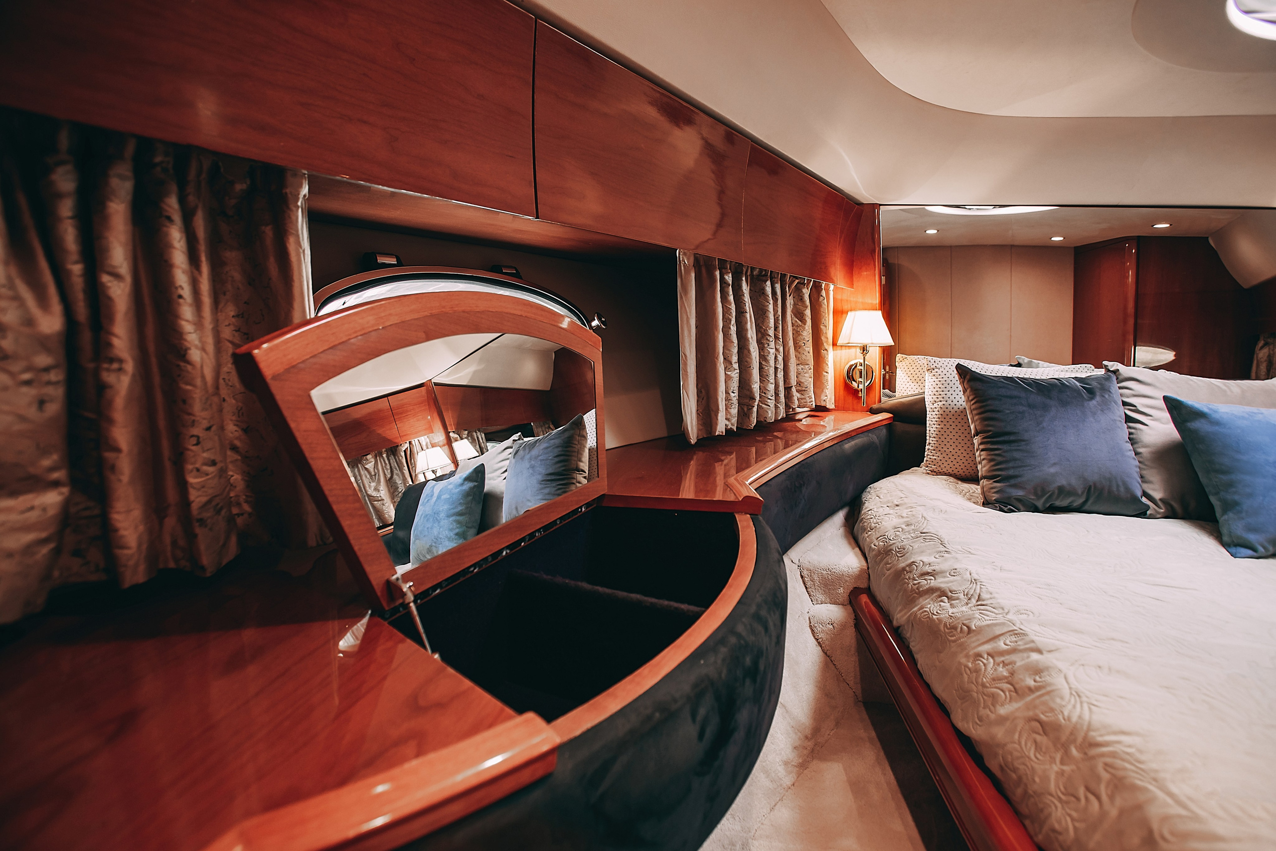 Яхта Princess 57 Esperanza. SPB Rent Boats|аренда катеров и теплоходов