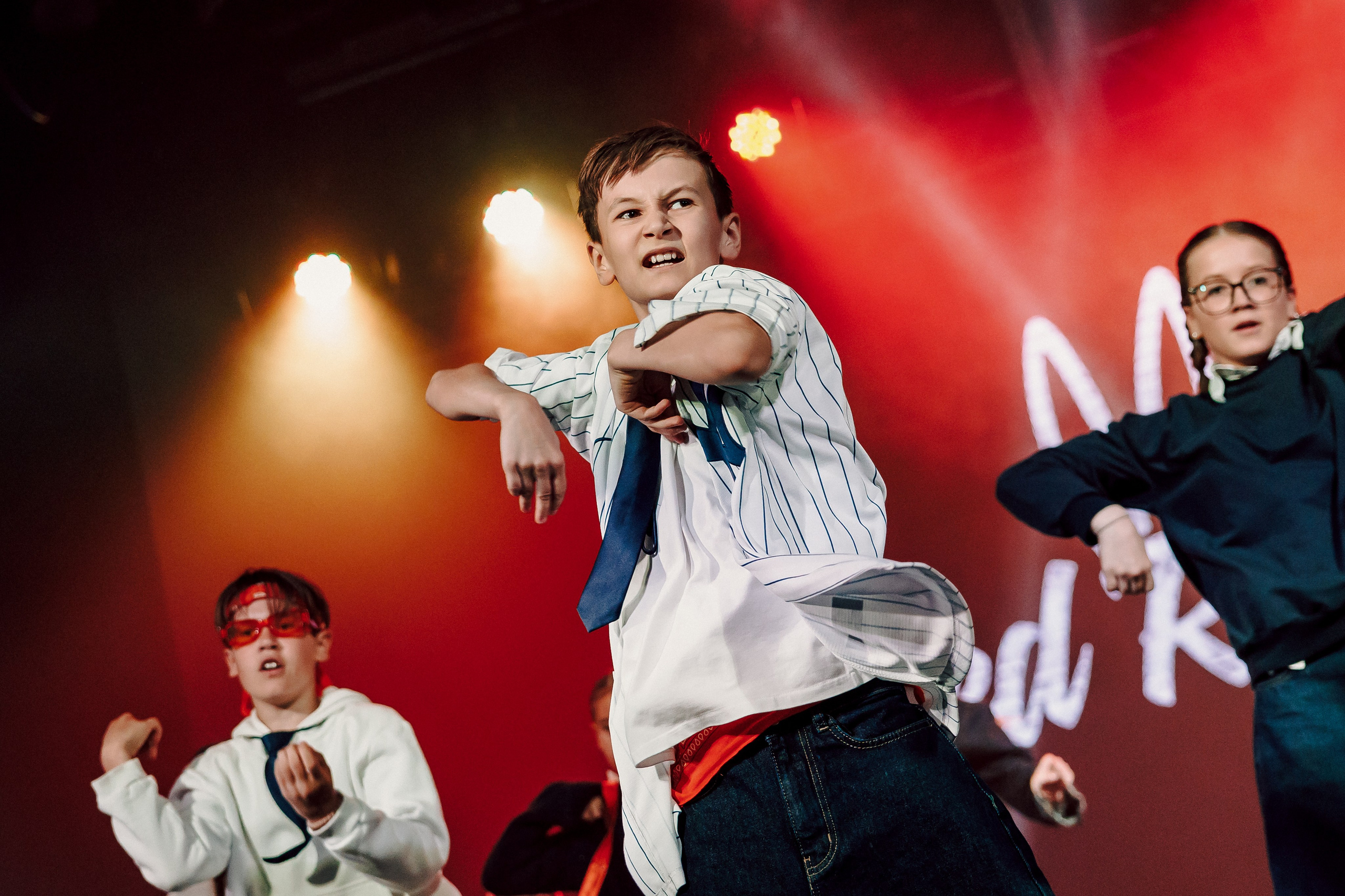 Отчётный концерт танцевальной школы «Red Rabbits» 2025. Лёшка Варзегов — фотограф