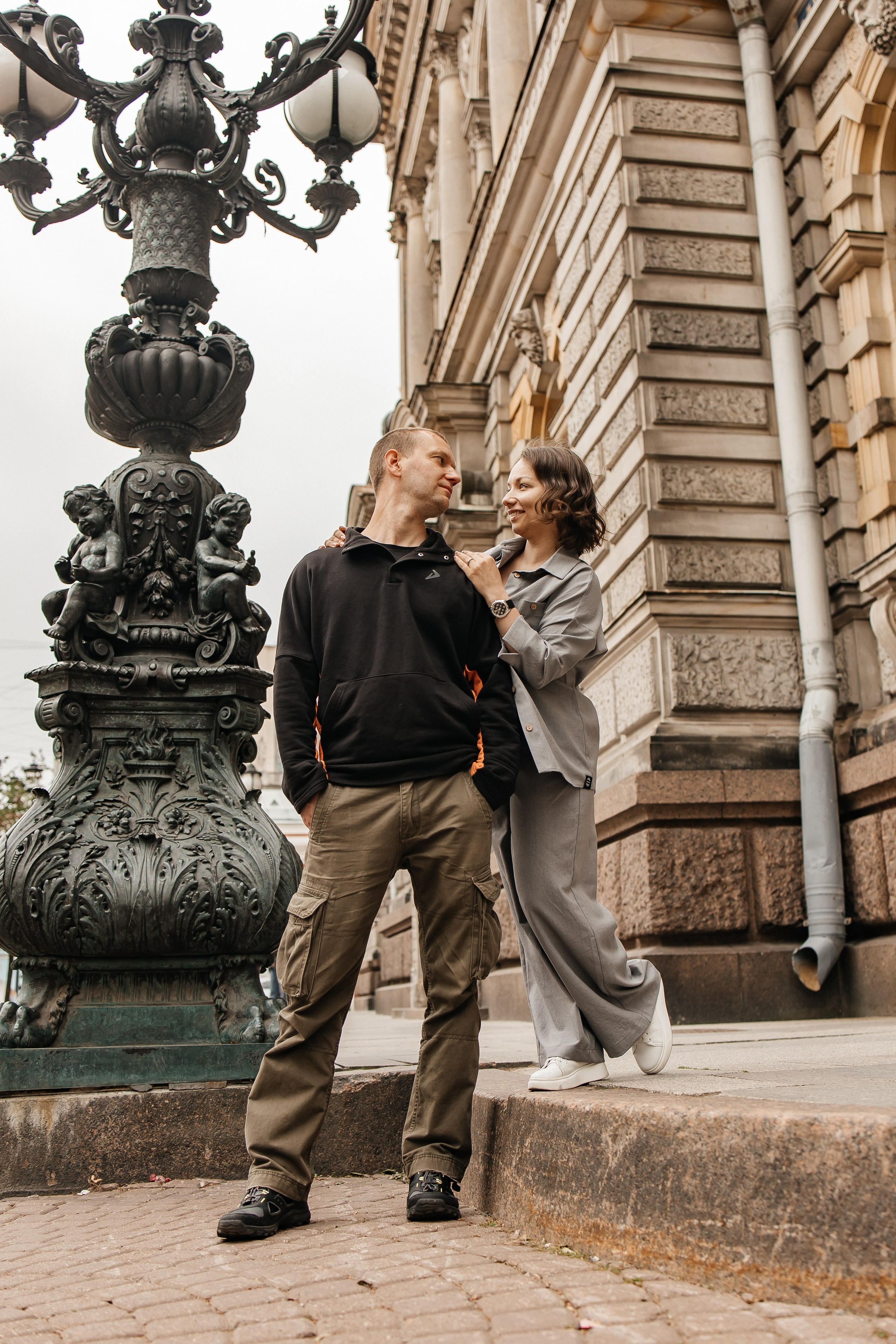 Ирина и Алексей у Академии Штиглица. Фотограф в Санкт-Петербурге Аня Григорьева ♡