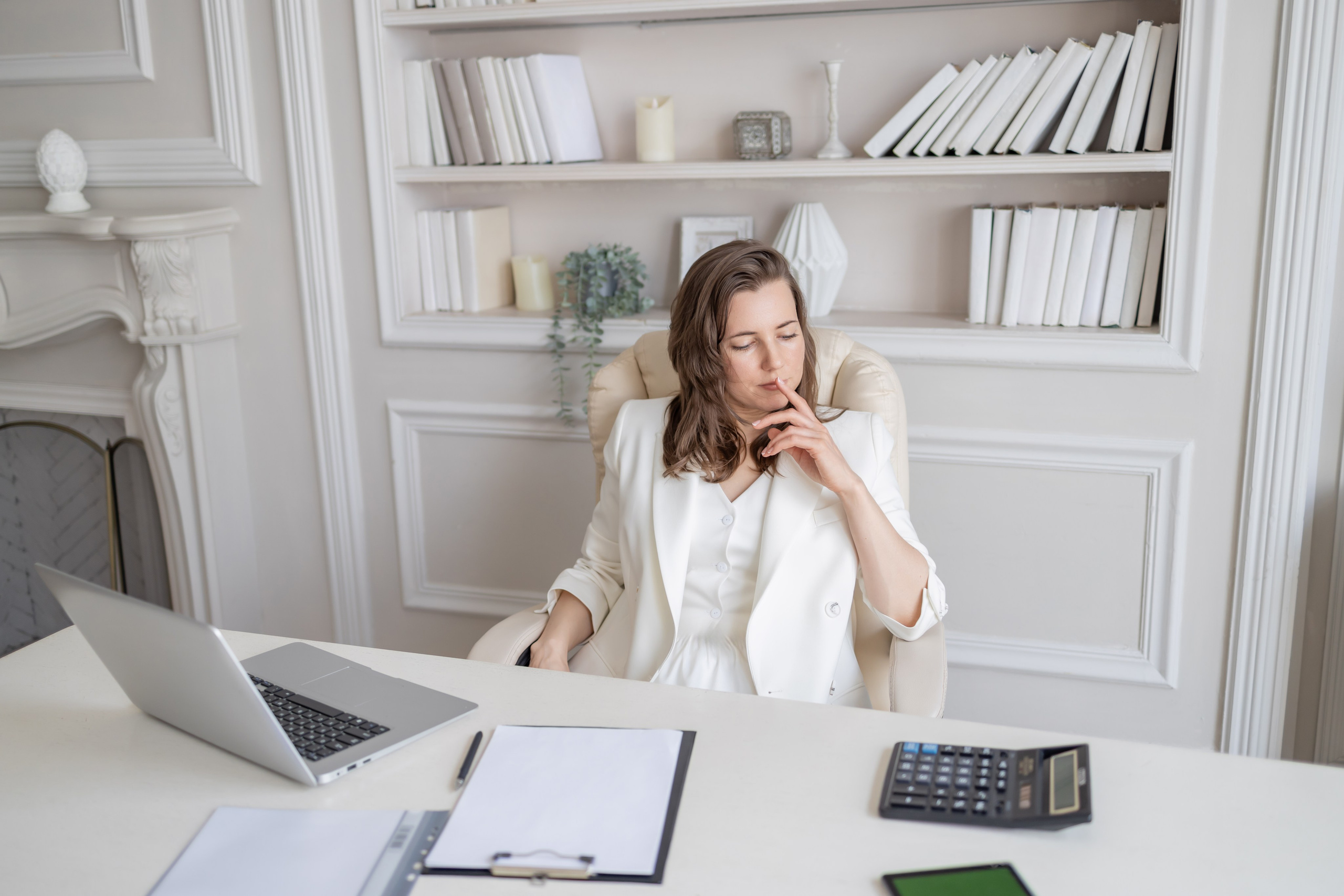 Фотосессия в стиле бизнес. Модель Ирина. Репортажный, семейный и студийный фотограф в Москве Демин Алексей