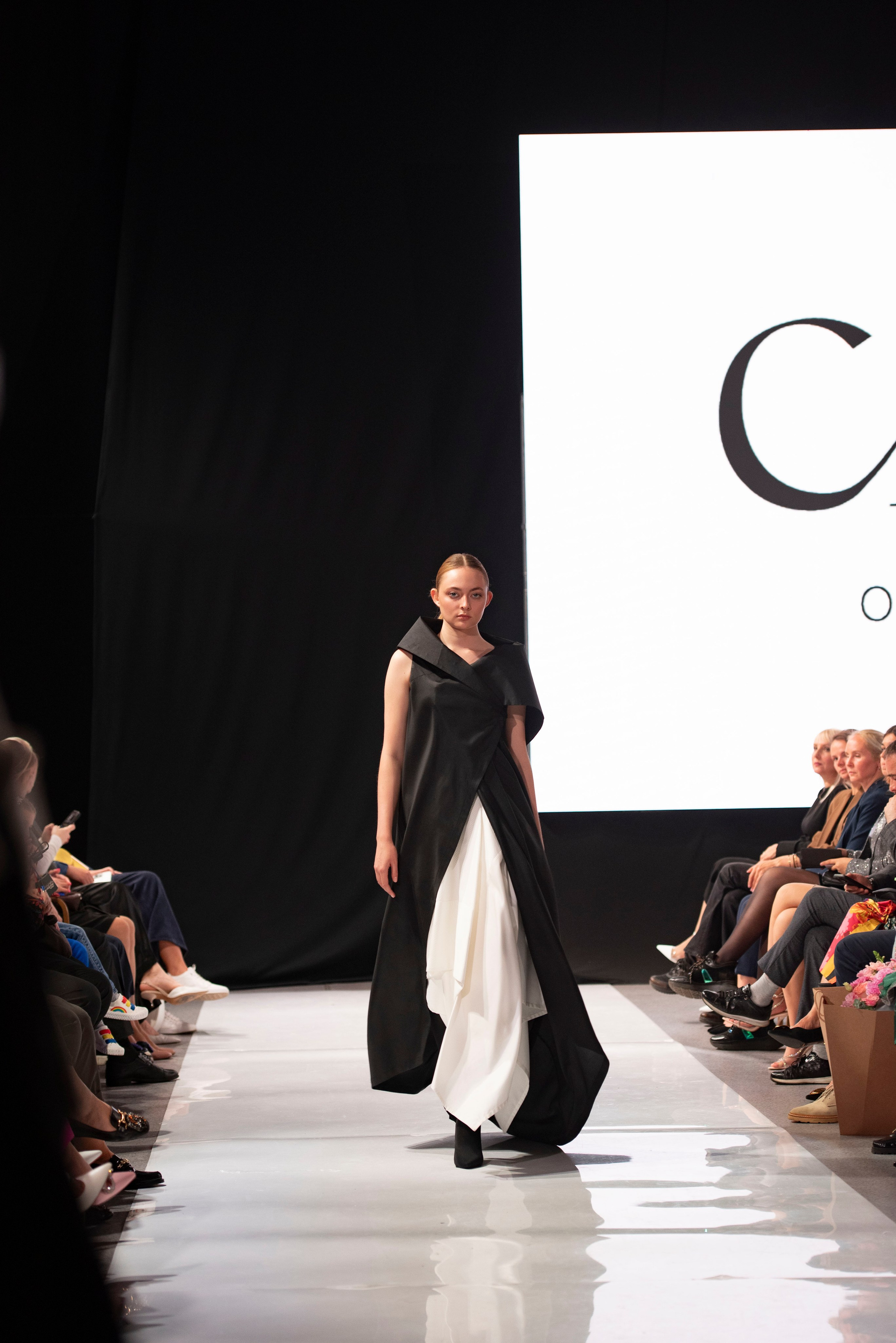 Фотограф на модельный показ. Свадебный, семейный, фэшн фотограф, школьный фотограф в Сочи