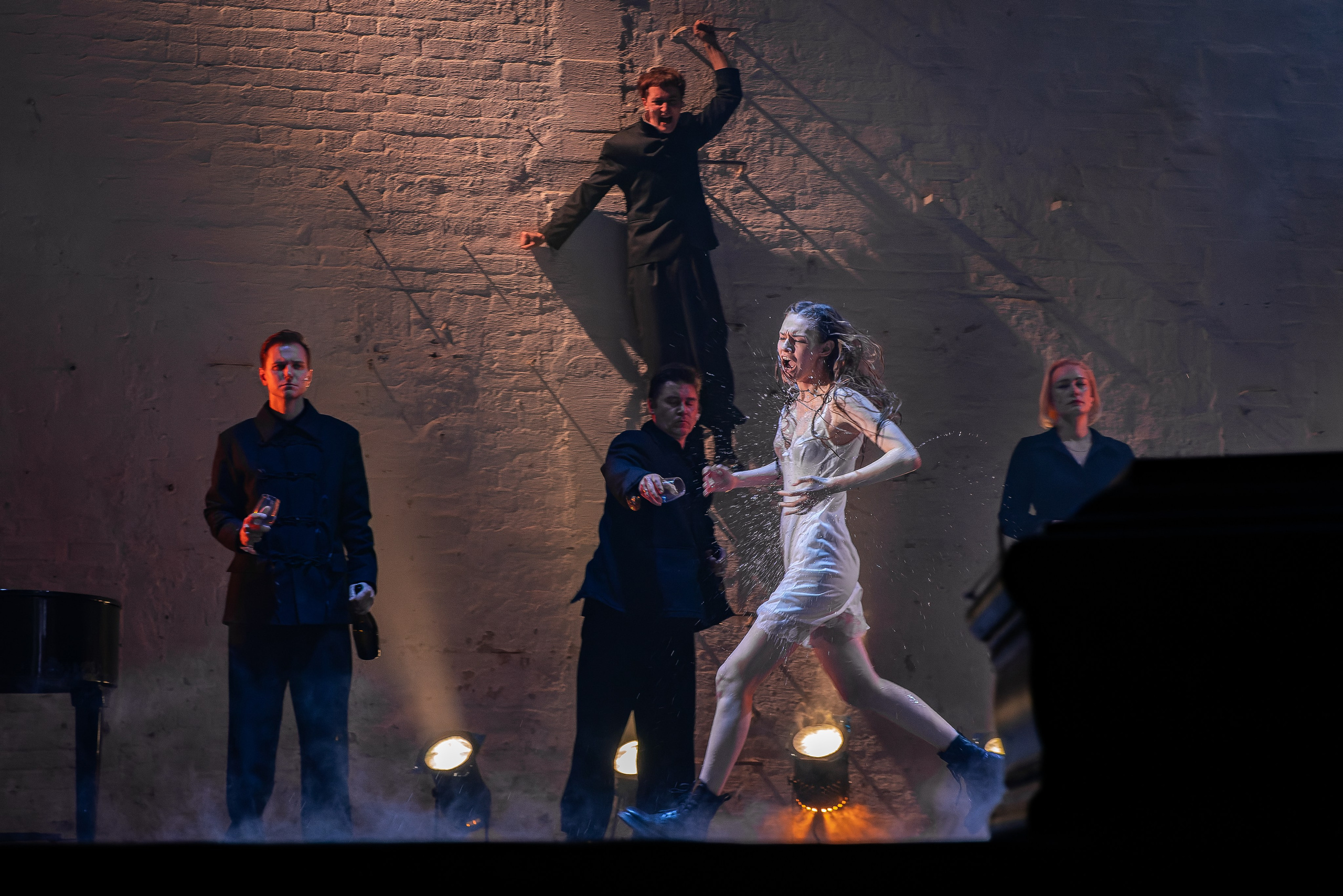 Гамлет, театр на Таганке, реж. Мурат Абукалтинов. Фотограф и режиссер Московко Екатерина