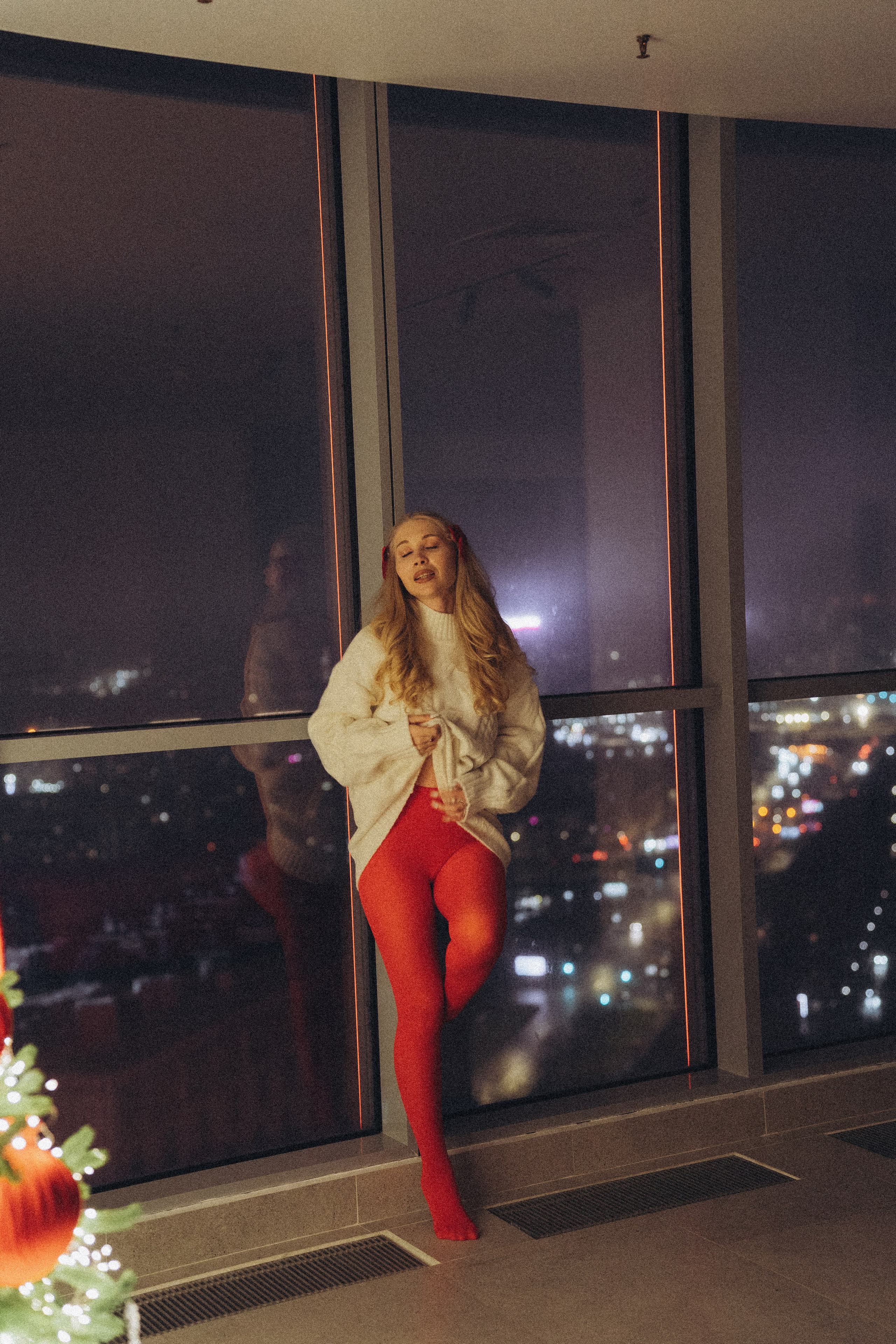 ФОТОСЕССИЯ К НОВОМУ ГОДУ В СТУДИИ С ЕЛОЧКОЙ КРАСИВЫЙ ОБРАЗ. Профессиональный фотограф, Санкт-Петербург — Виктория Богомолова