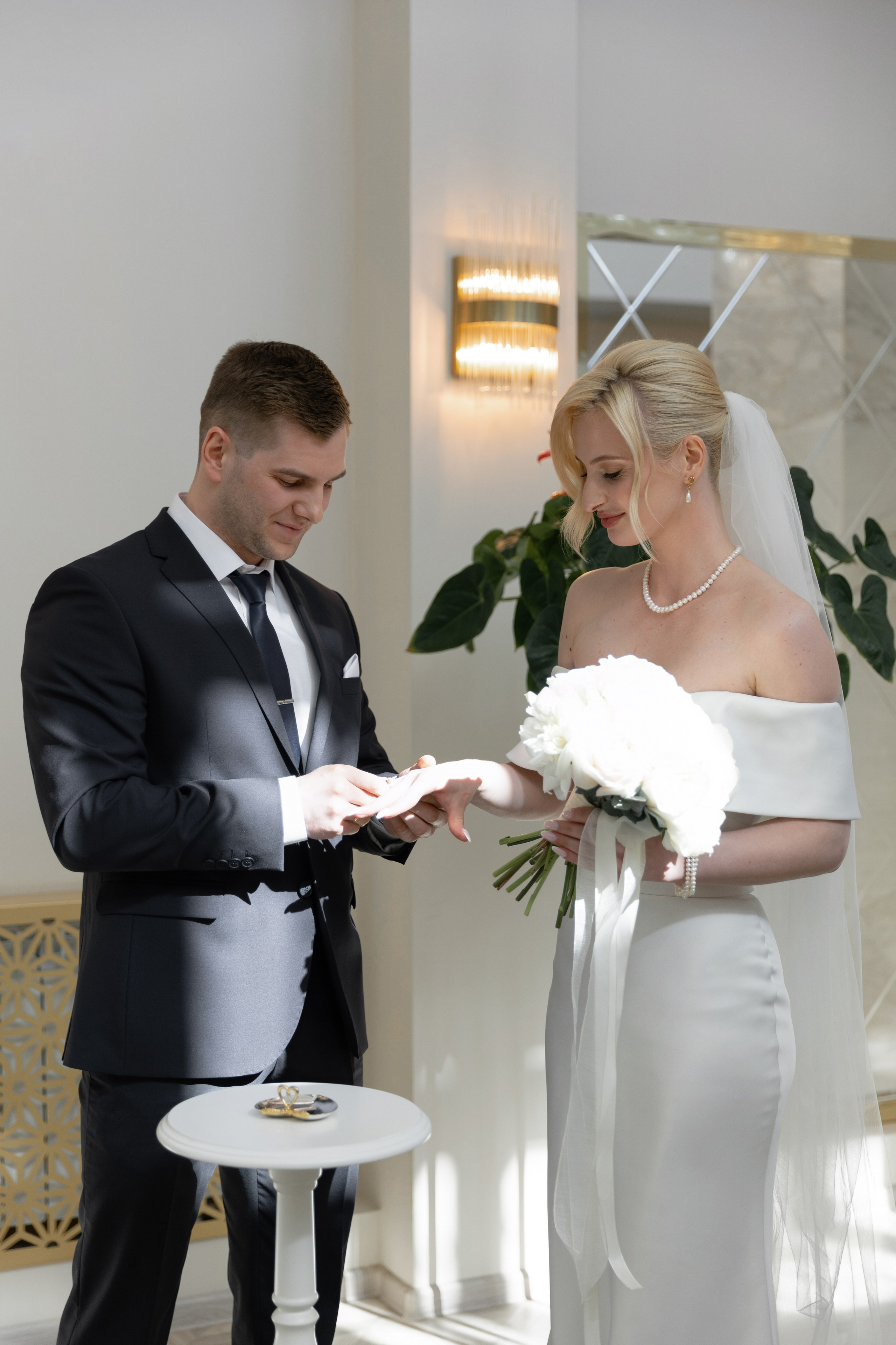 Свадебная фотосессия в Soluxe Hotel и роспись в Савеловском ЗАГСе. Свадебный фотограф в Москве Полина Лелетко