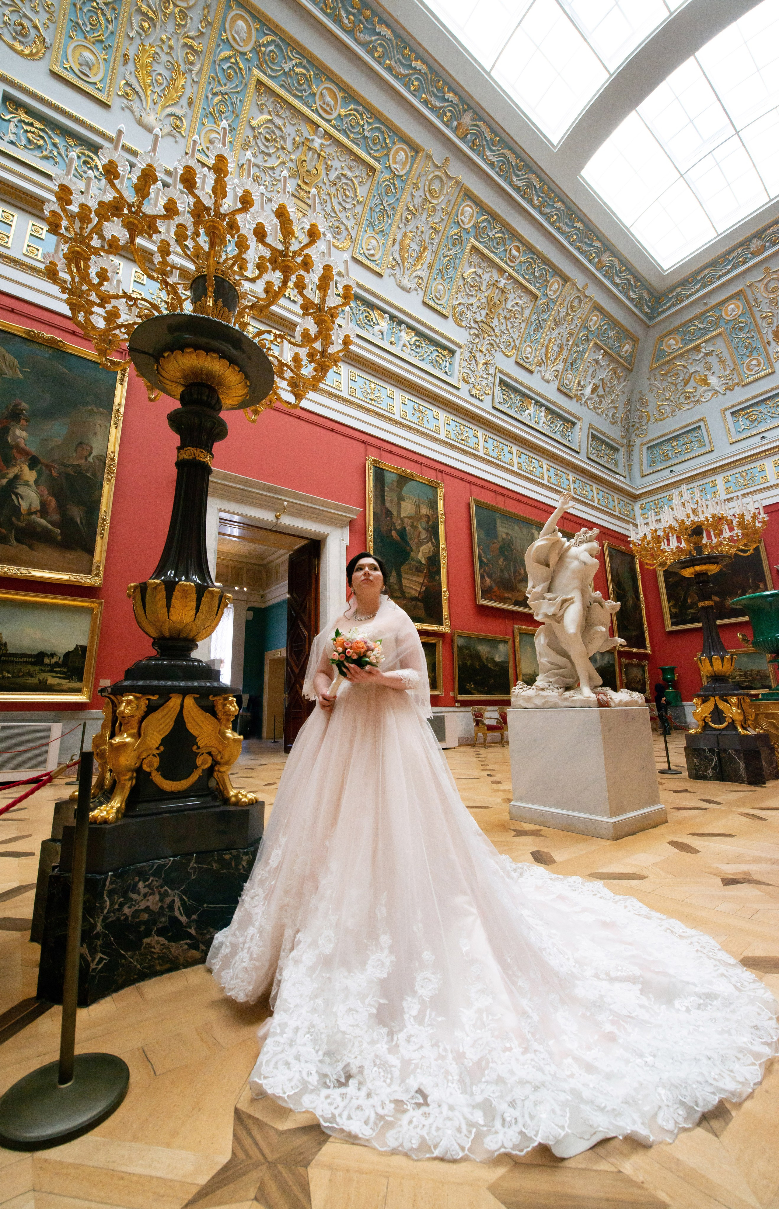 Самая красивая свадебная фотосессия в Эрмитаже. Лучшие свадебные фотографии в Эрмитажа. Портретный, семейный и свадебный фотограф в Санкт-Петербурге и в Пушкине Ширяев Денис