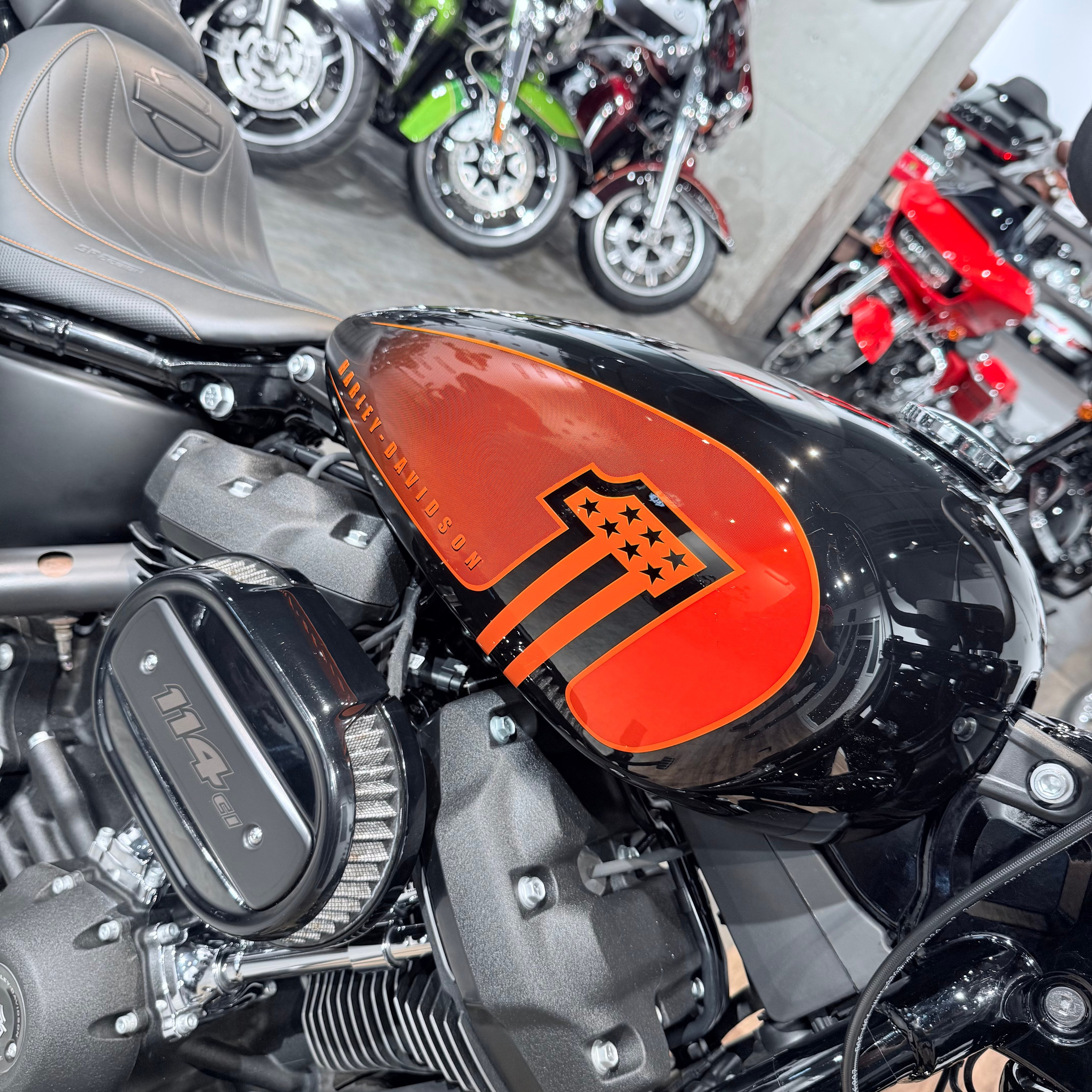 2021 Street Воb Вlack Ваjа Orаngе. Hello Davidson, Москва. Только хорошие мотоциклы…