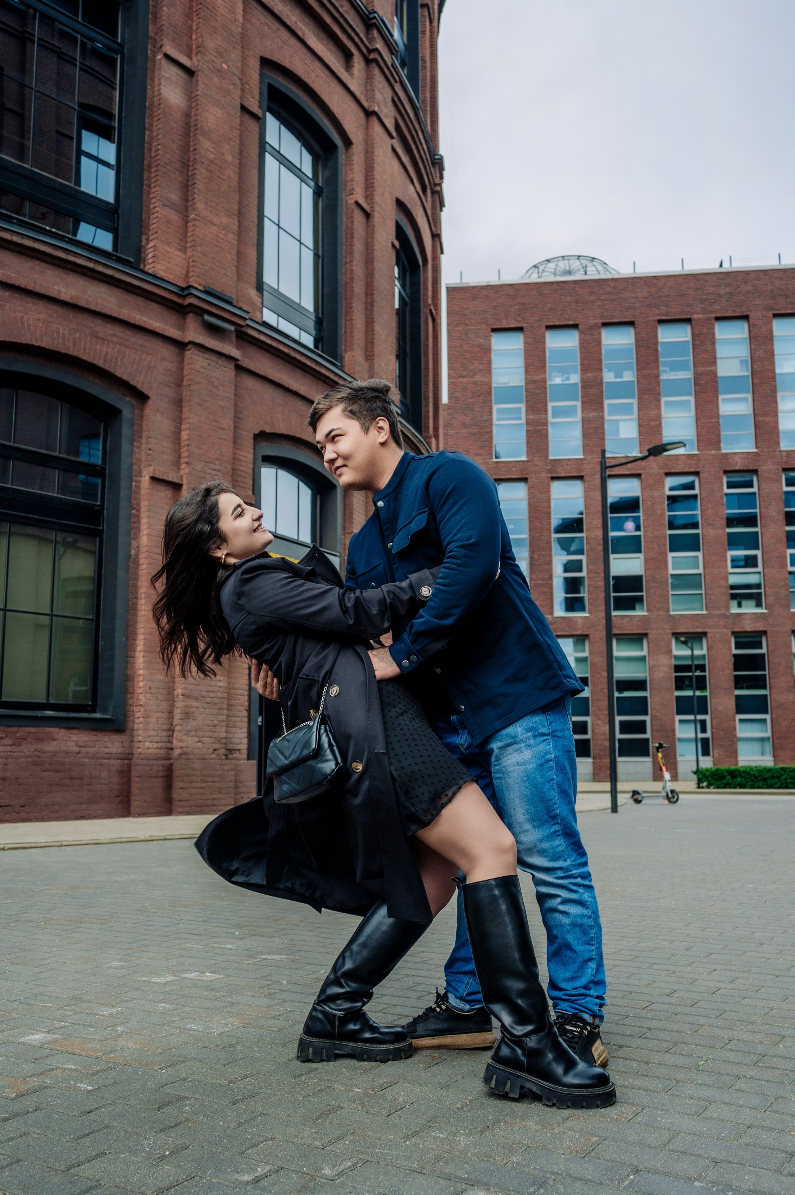 Love Story в бизнес-квартале Арма. Свадебный фотограф в Москве Kira Sekira
