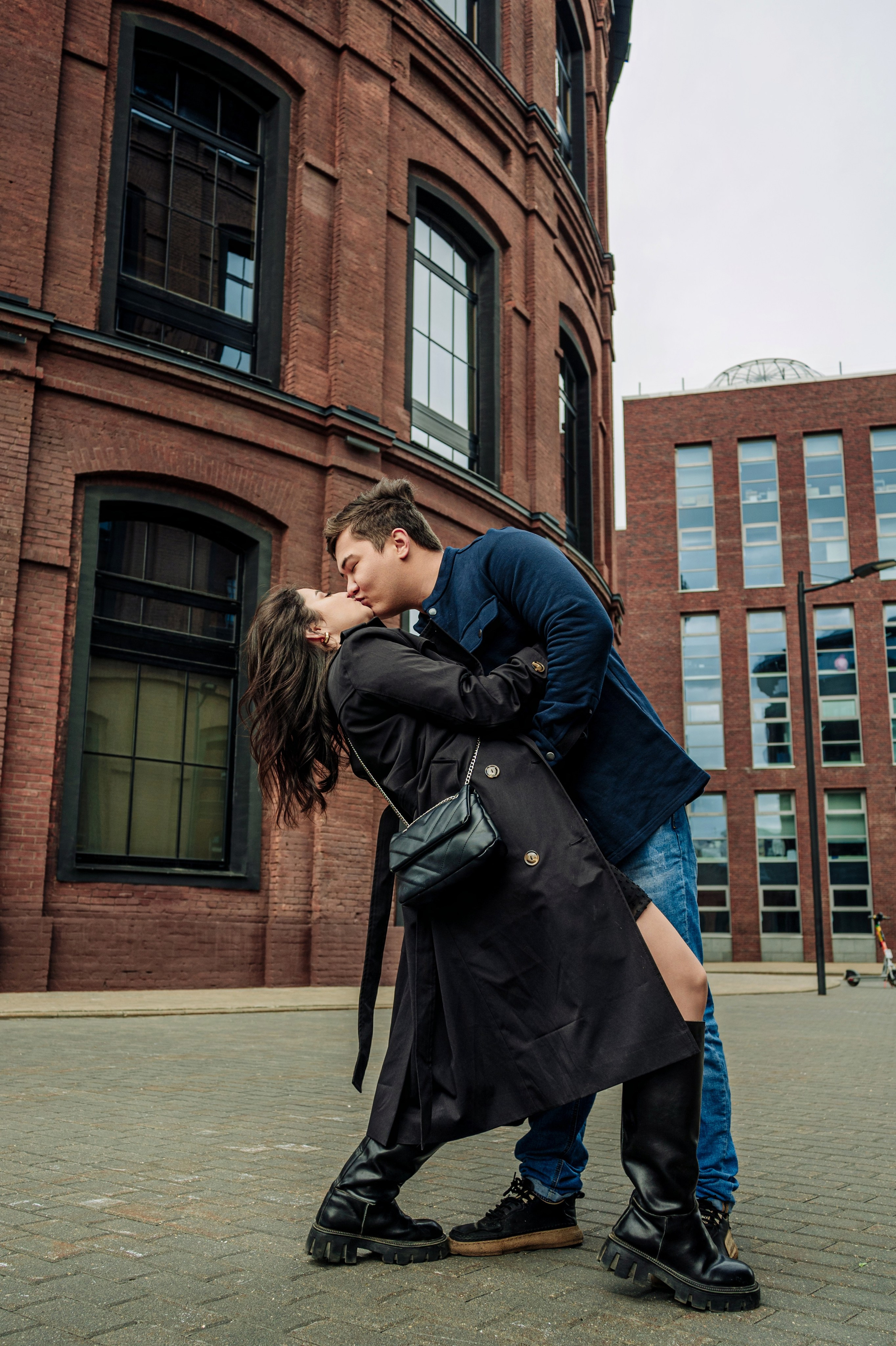 Love Story в бизнес-квартале Арма. Свадебный фотограф в Москве Kira Sekira