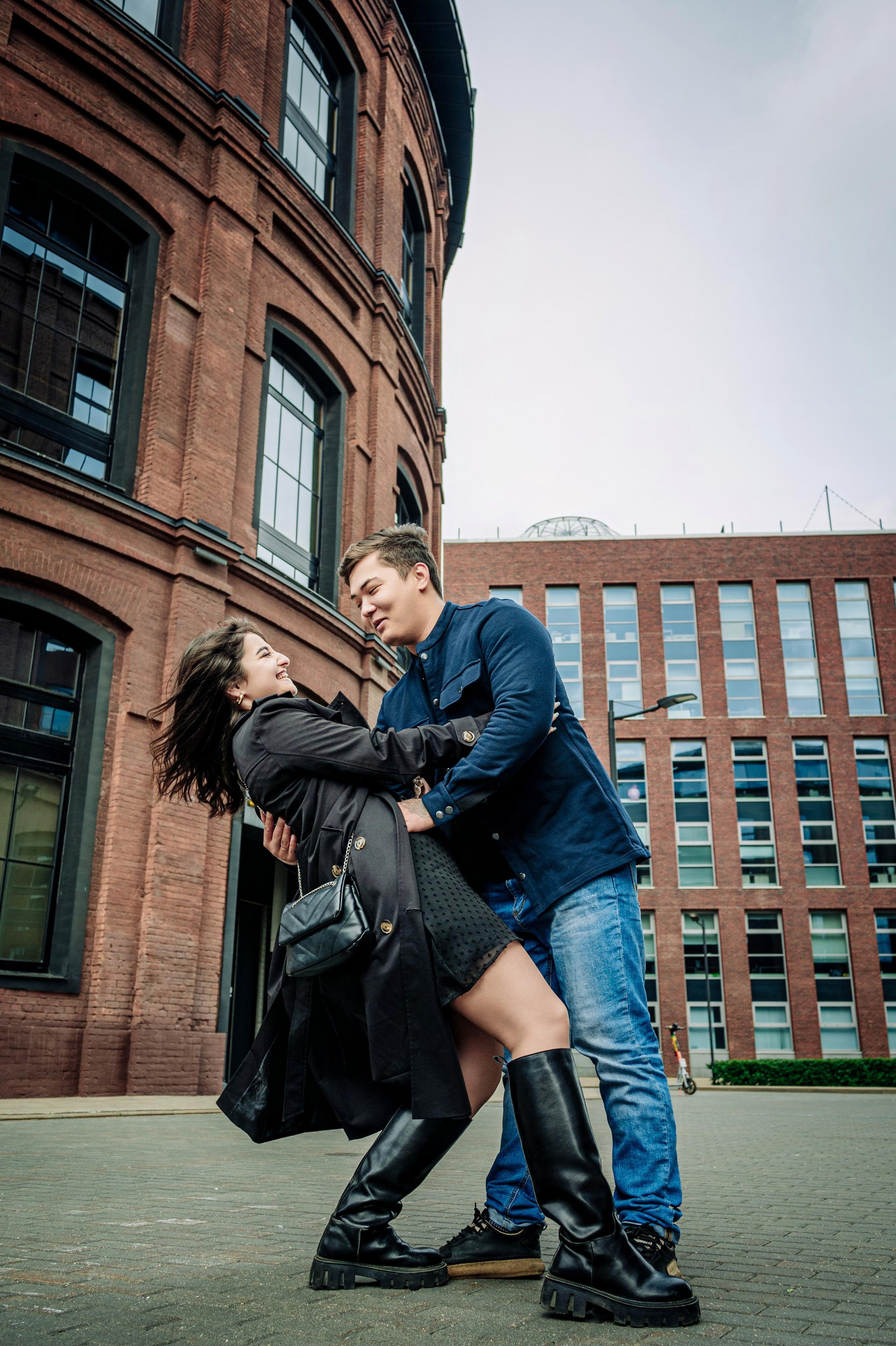Love Story в бизнес-квартале Арма. Свадебный фотограф в Москве Kira Sekira
