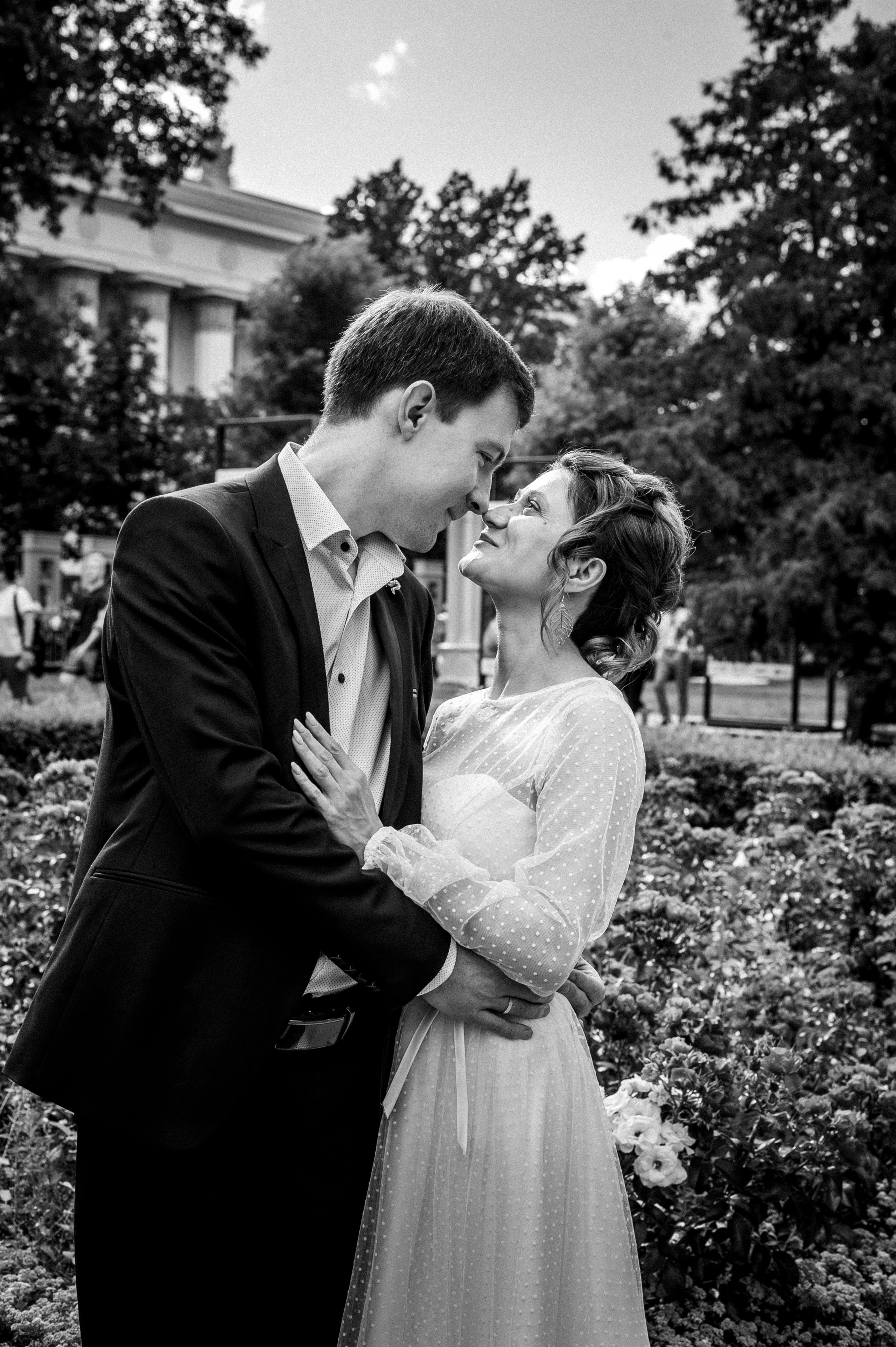 Свадебная прогулка на ВДНХ. Свадебный фотограф в Москве Kira Sekira
