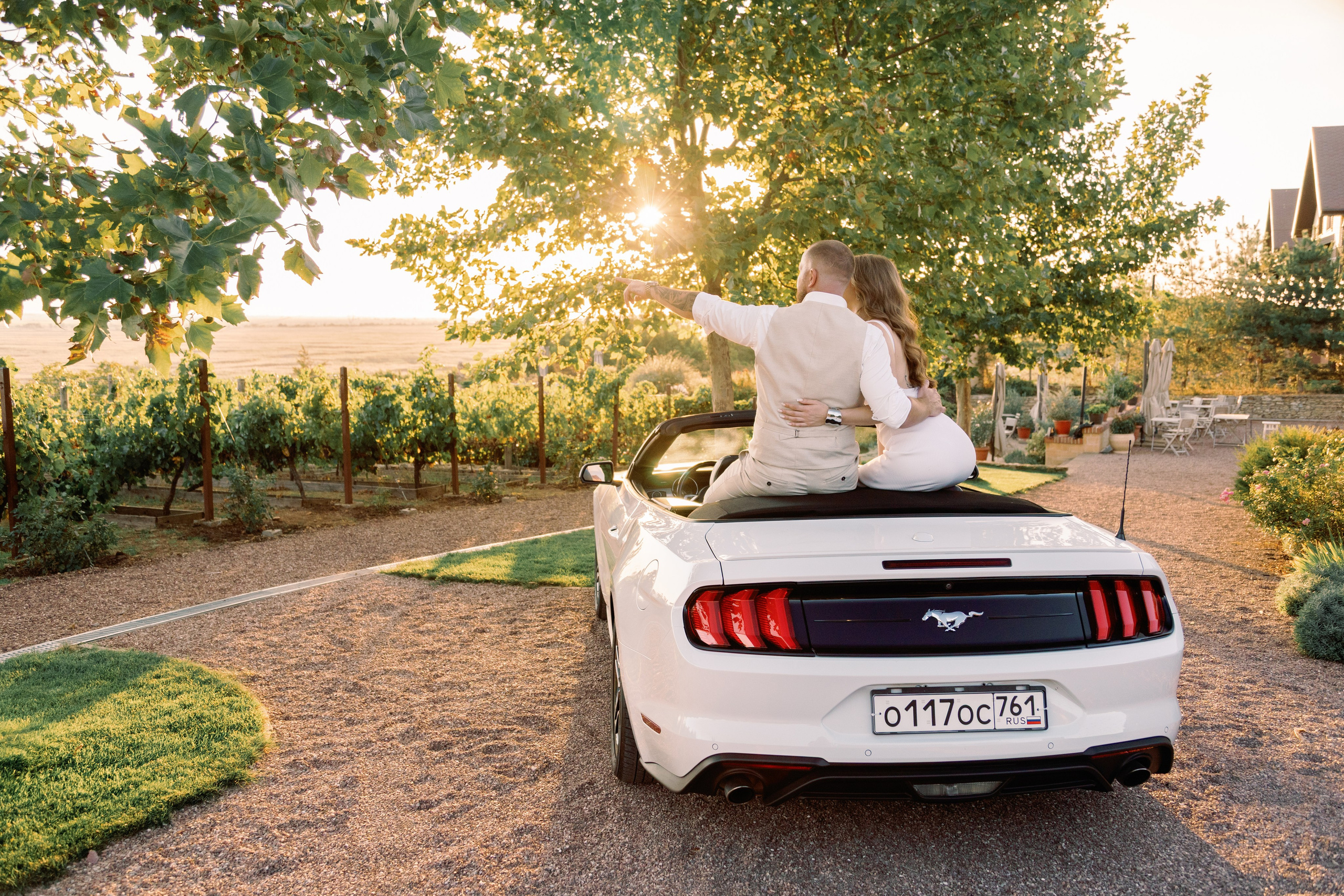 Фотосессия с кабриолетом в городе Ростове для Сергея и Августины