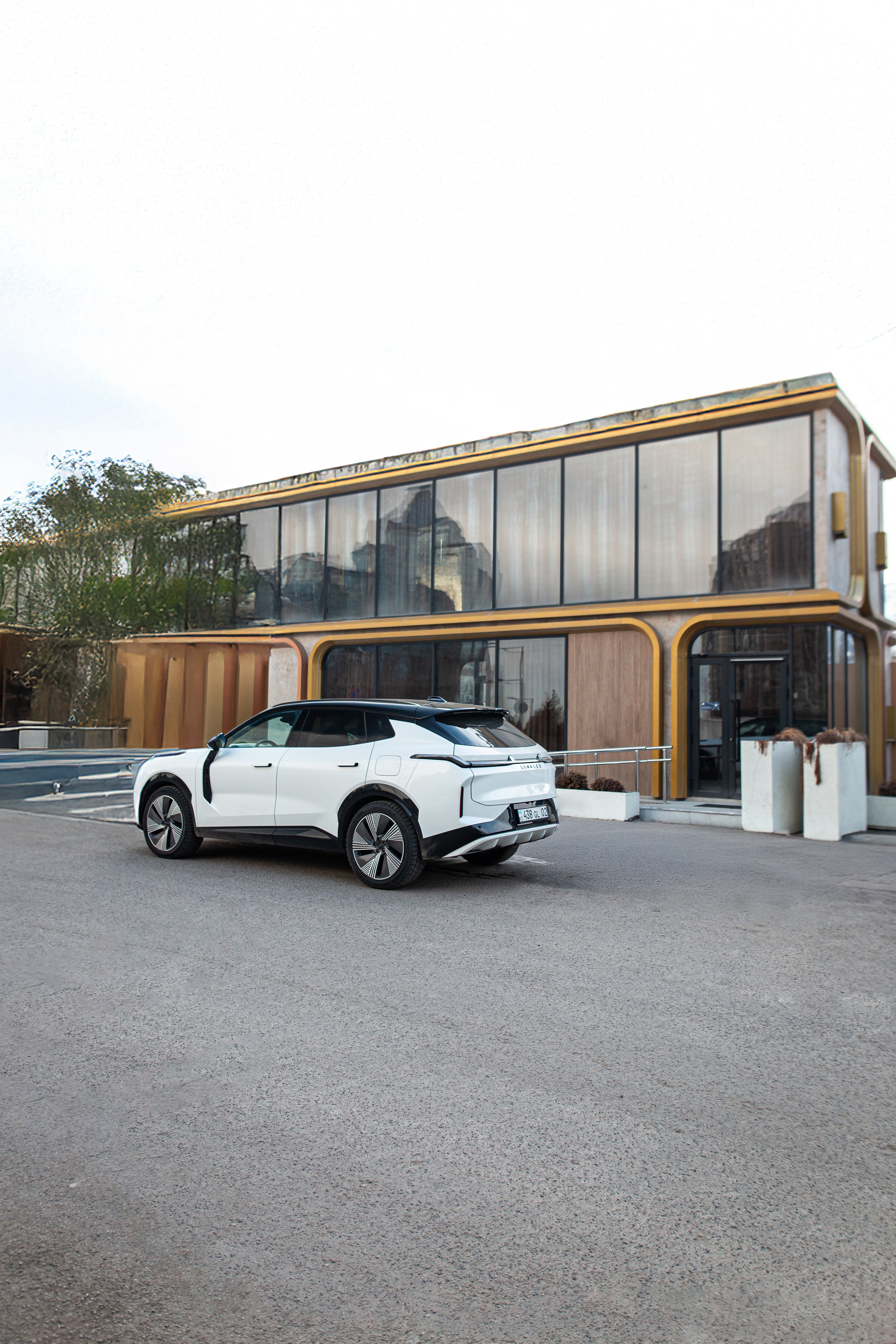 Lynk&Co 08 EM-P. Рекламный и портретный фотограф в Алматы — Серекпаев Танирхан