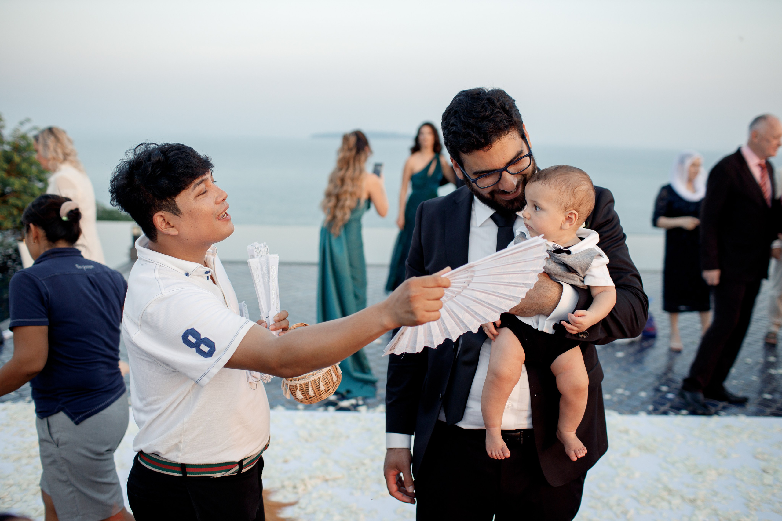 Свадьба с гостями на Пхукете. Фотограф на Пхукете в Таиланде