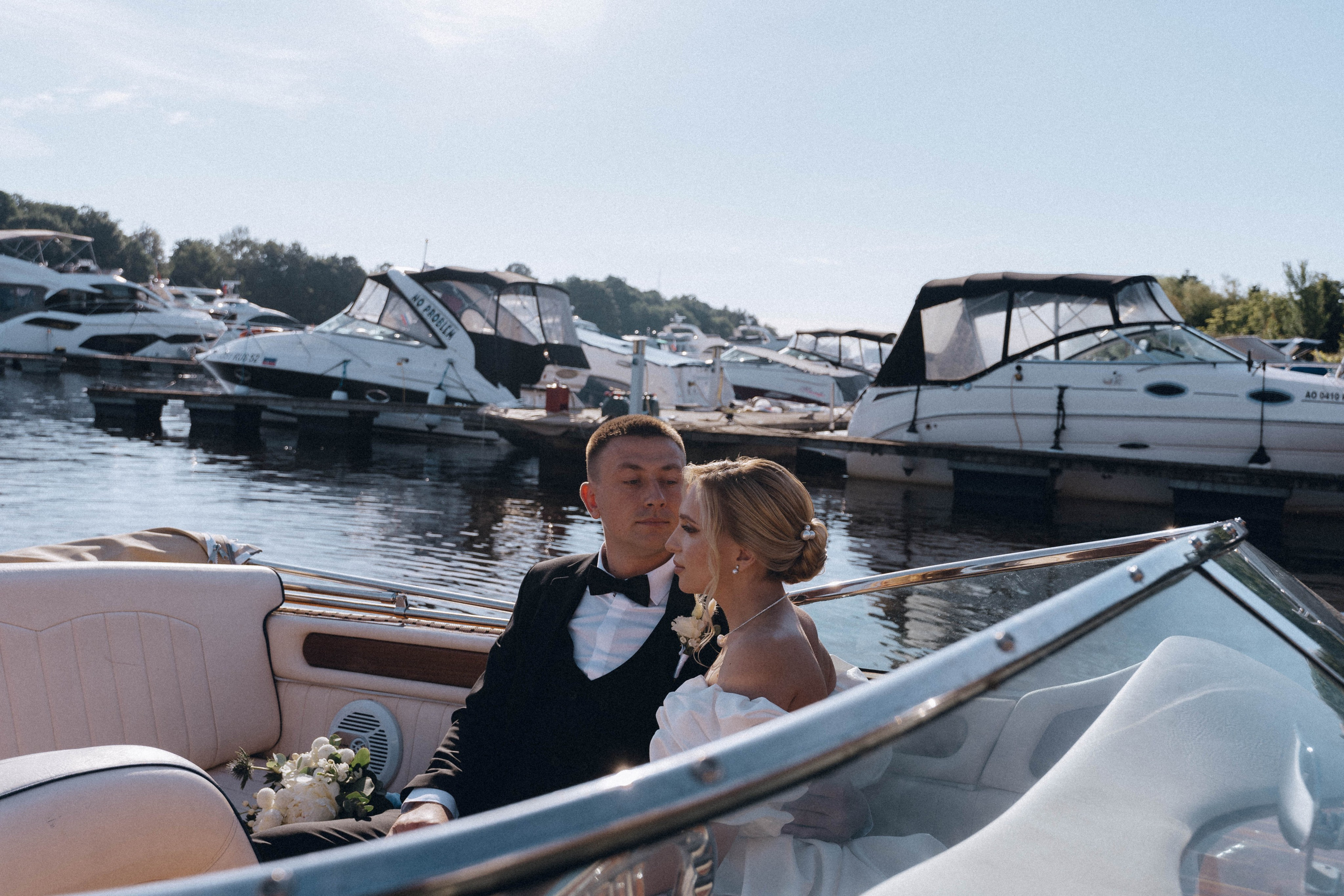 СВАДЕНБНАЯ СЬЕМКА НА КАТЕРЕ ПО КАНАЛАМ САНКТ-ПЕТЕРБУРГА И В АКВАТОРИИ НЕВЫ. Профессиональный фотограф, Санкт-Петербург — Виктория Богомолова
