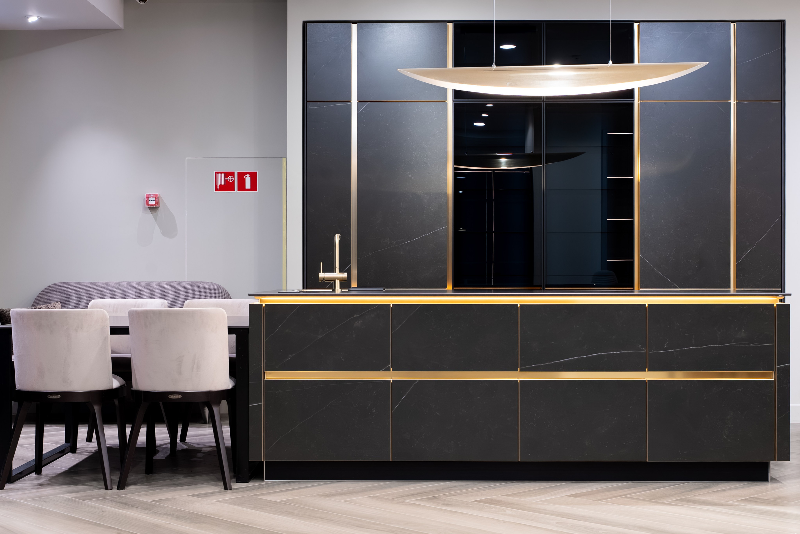 Шоурум WARENDORF. KUSTOV PRODUCTION — профессиональная фотосъёмка в Москве