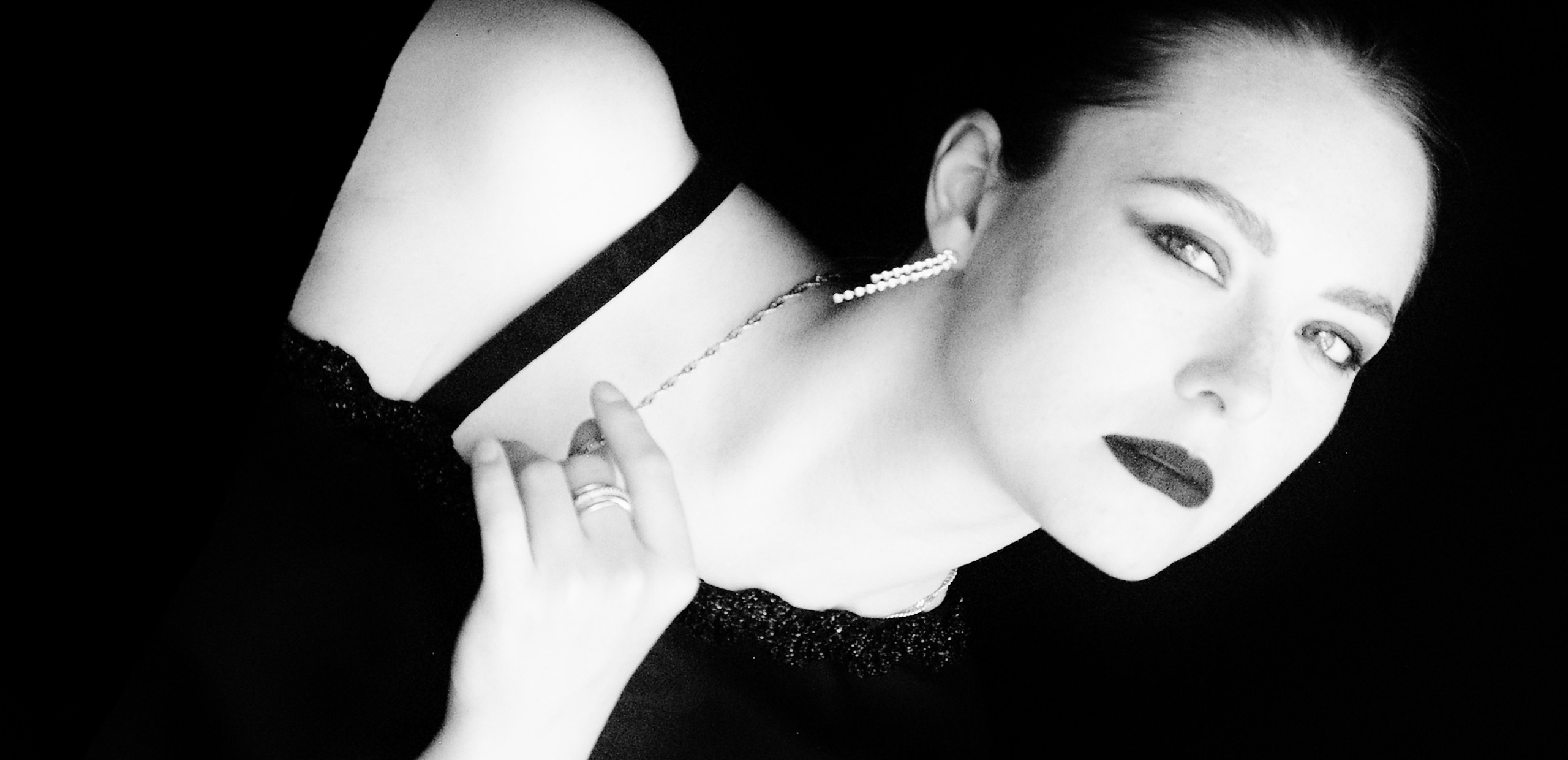 Viktoria II. Juliarubis.com